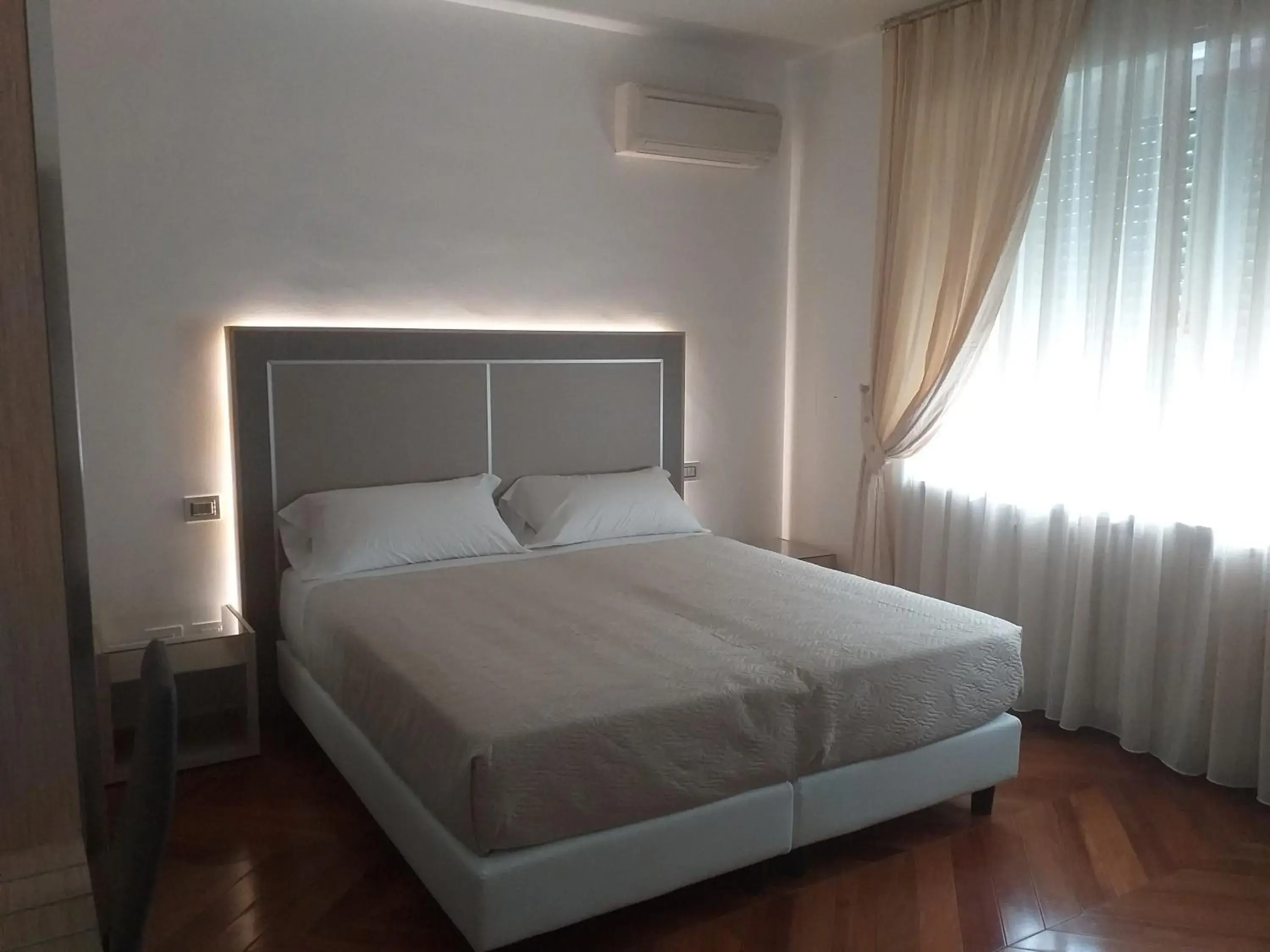 Superior Double or Twin Room - single occupancy in Champagne Rooms Superior Double or Twin Room - single occupancy in Champagne Rooms