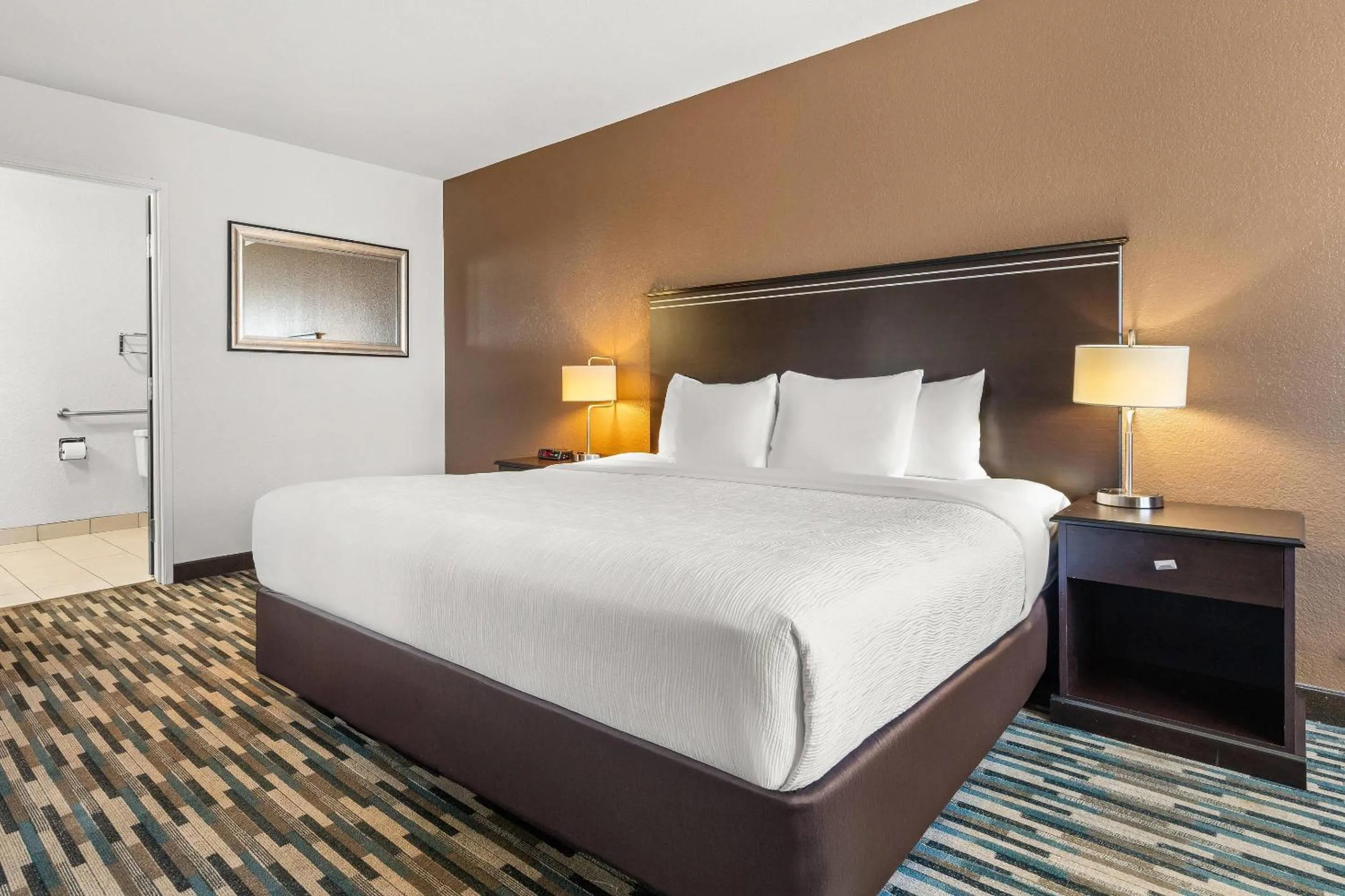 Bedroom, Bed in Quality Inn & Suites Denver International Airport