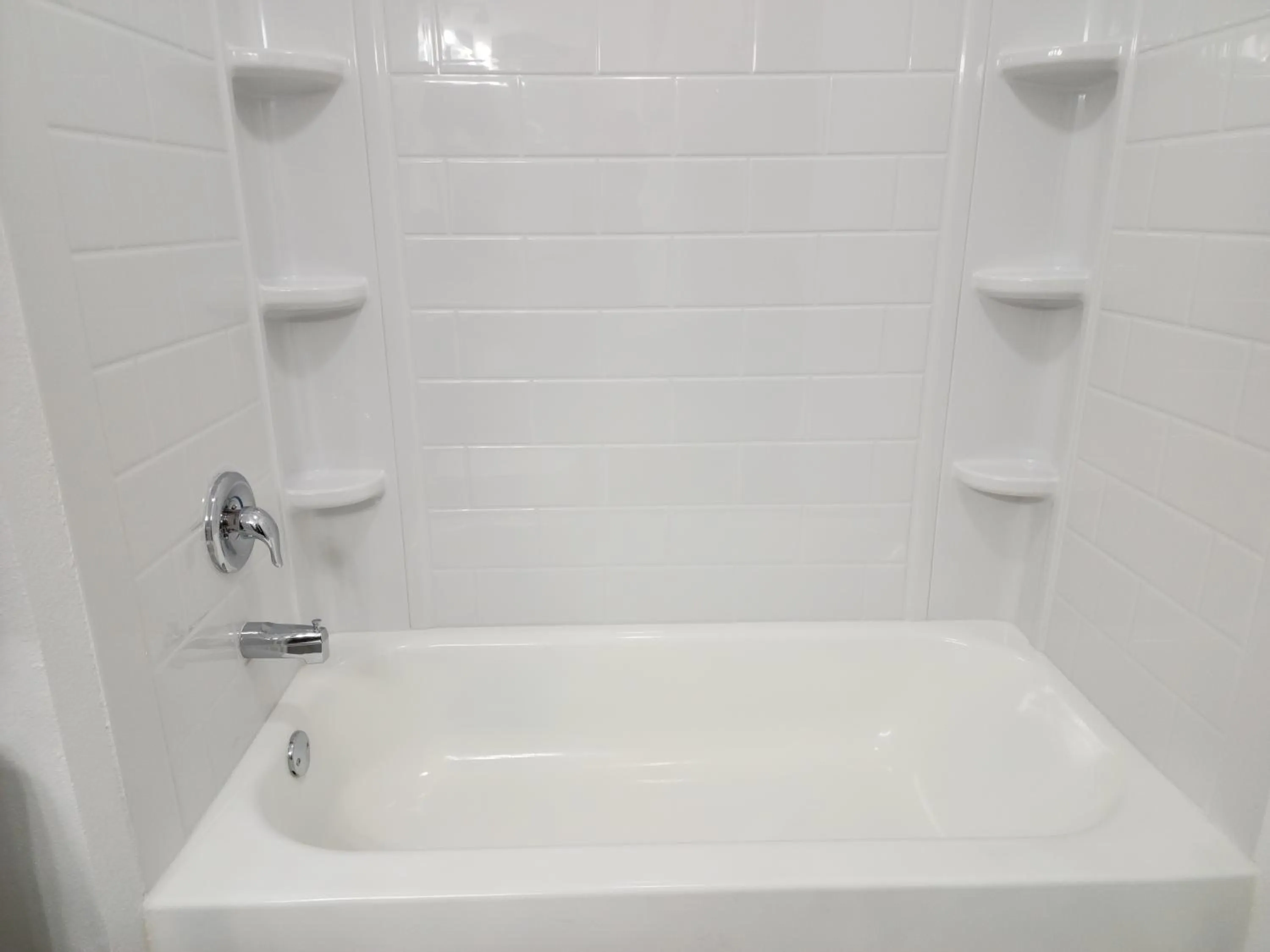 Bath in Quality Inn & Suites Denver International Airport