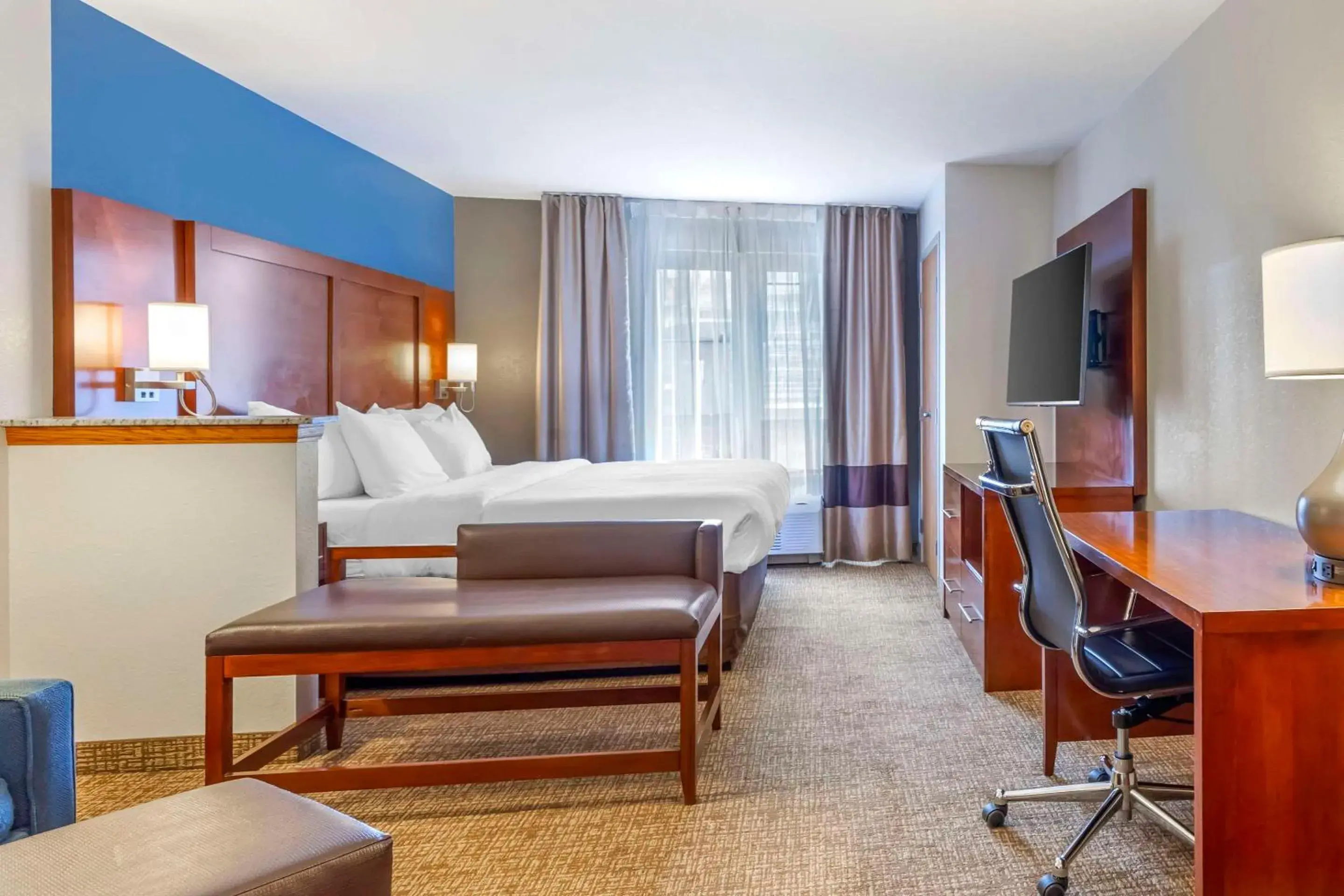 Bedroom, Bed in Comfort Suites Longmont Bedroom, Bed in Comfort Suites Longmont