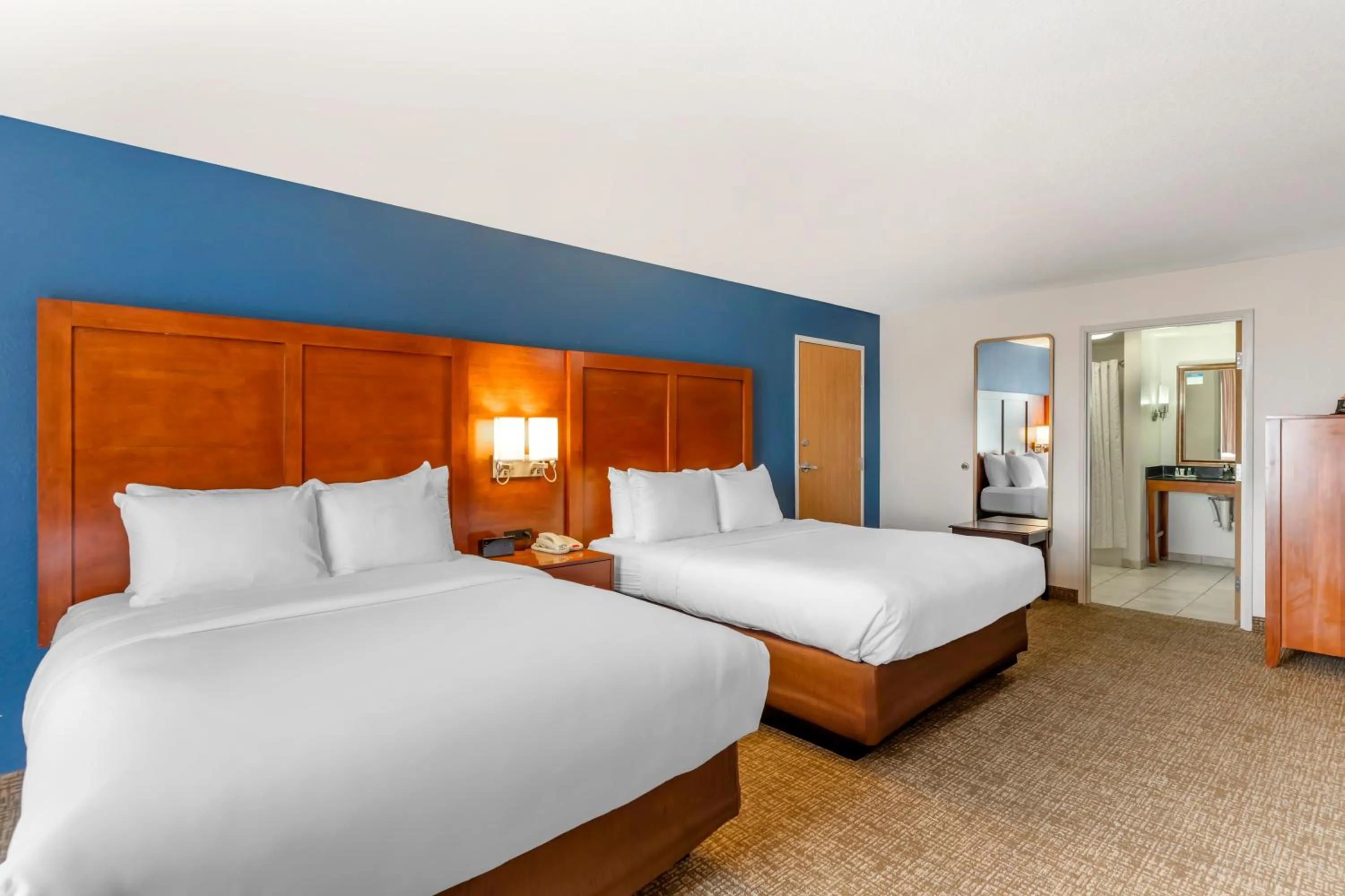 Bed in Comfort Suites Longmont