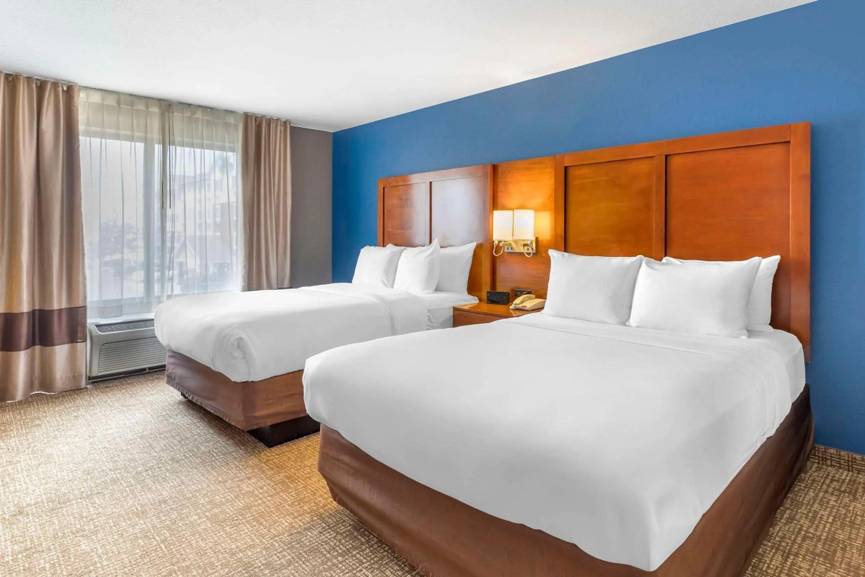 Bed in Comfort Suites Longmont