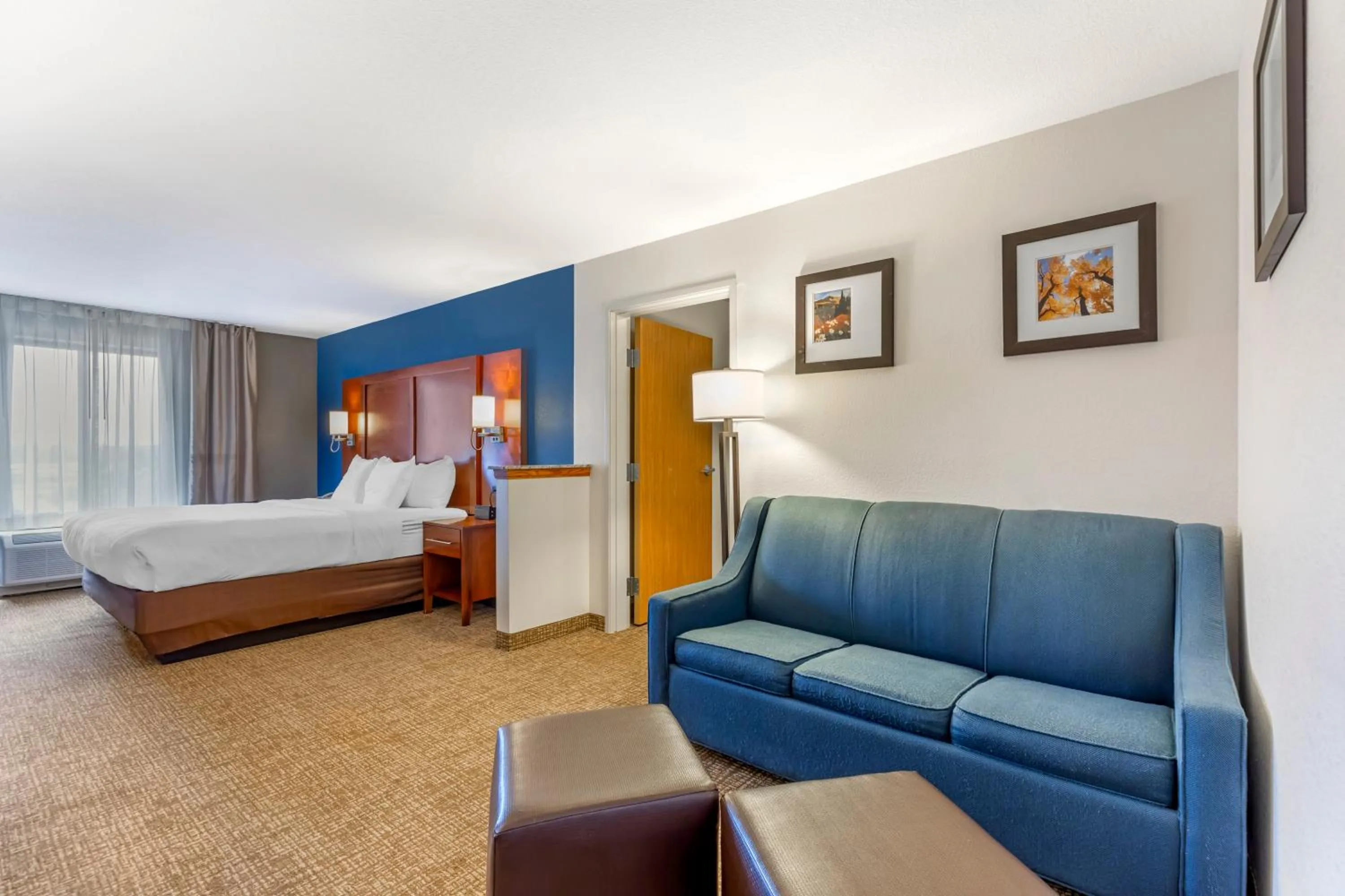 Bed in Comfort Suites Longmont