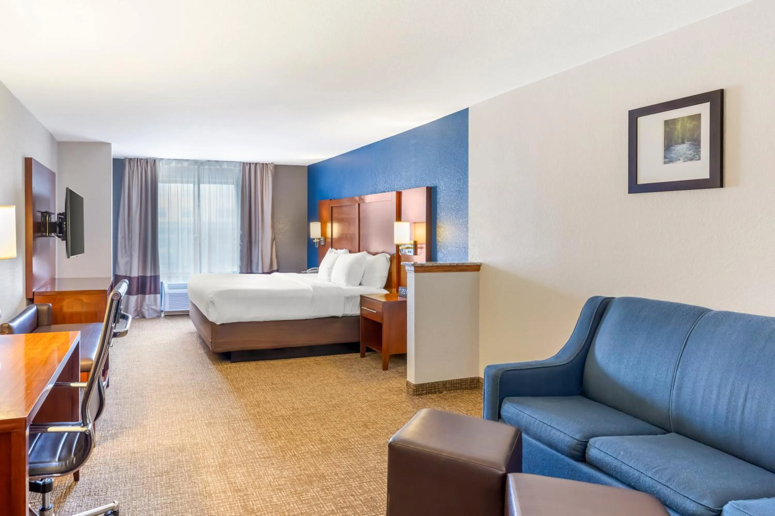 Bed in Comfort Suites Longmont