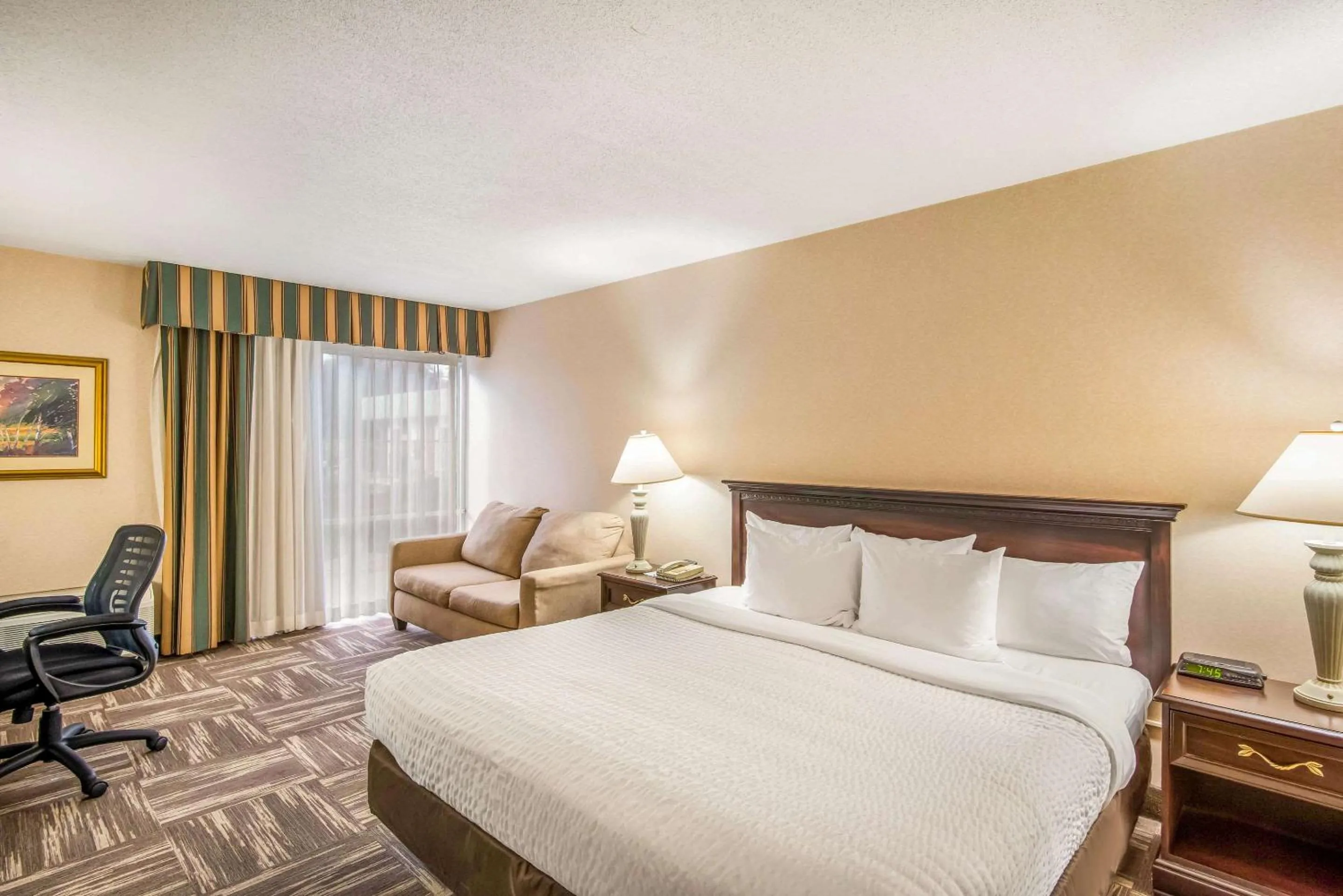 Bedroom, Bed in Clarion Inn Grand Junction Airport