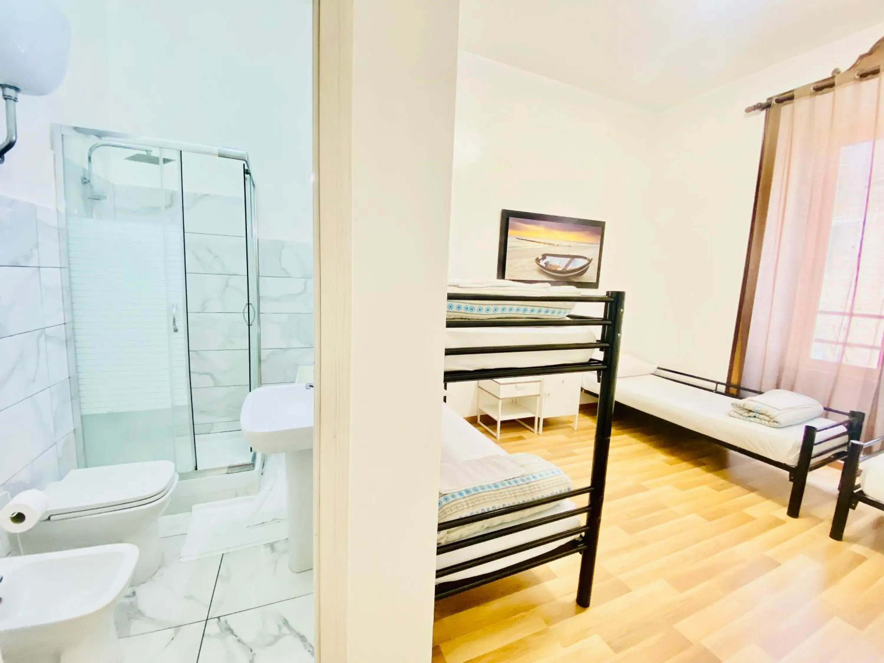 Bed in 4-Bed Female Dormitory Room in Comfort inn Rome Termini Bed in 4-Bed Female Dormitory Room in Comfort inn Rome Termini