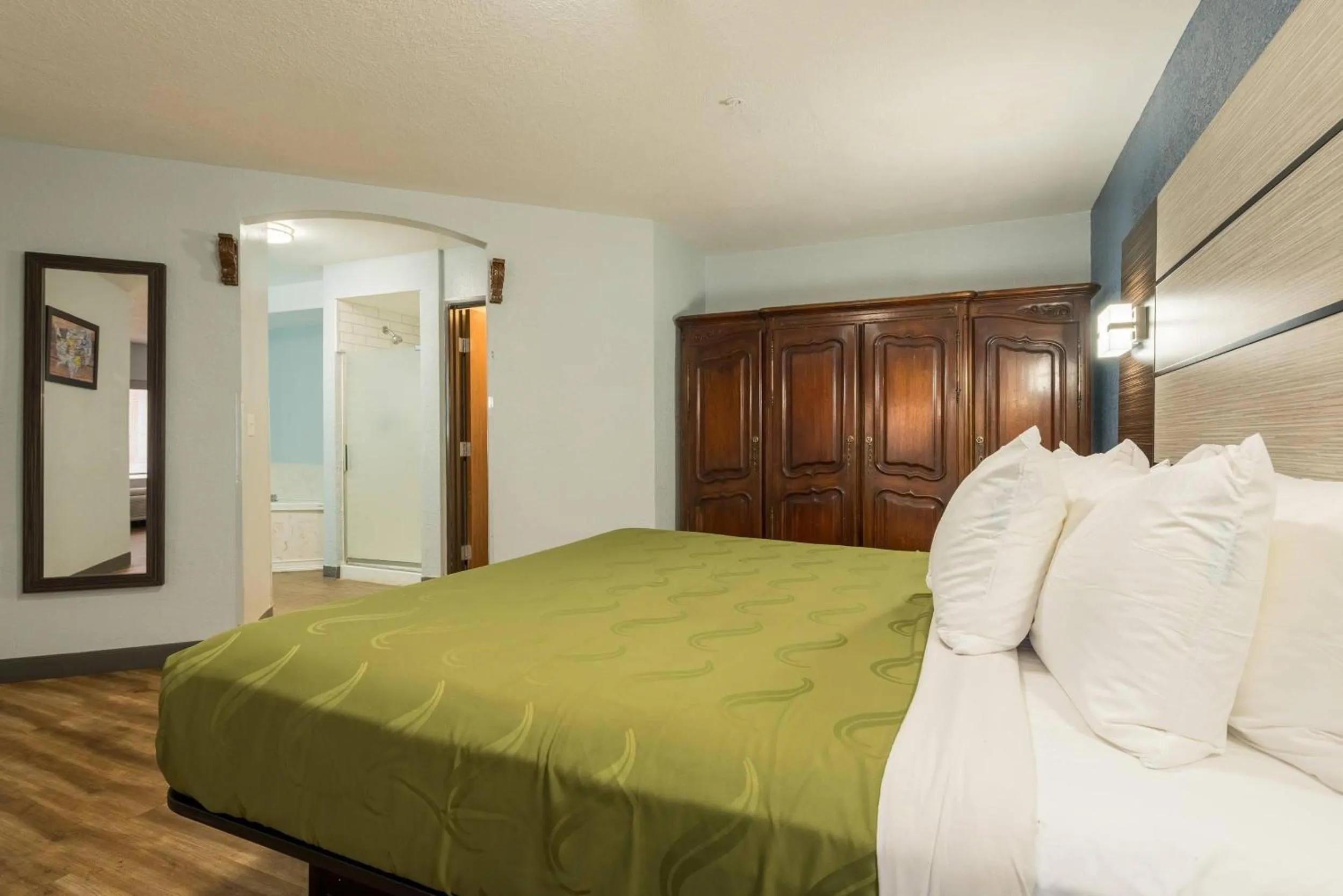 Bedroom, Bed in Quality Inn & Suites Manitou Springs at Pikes Peak