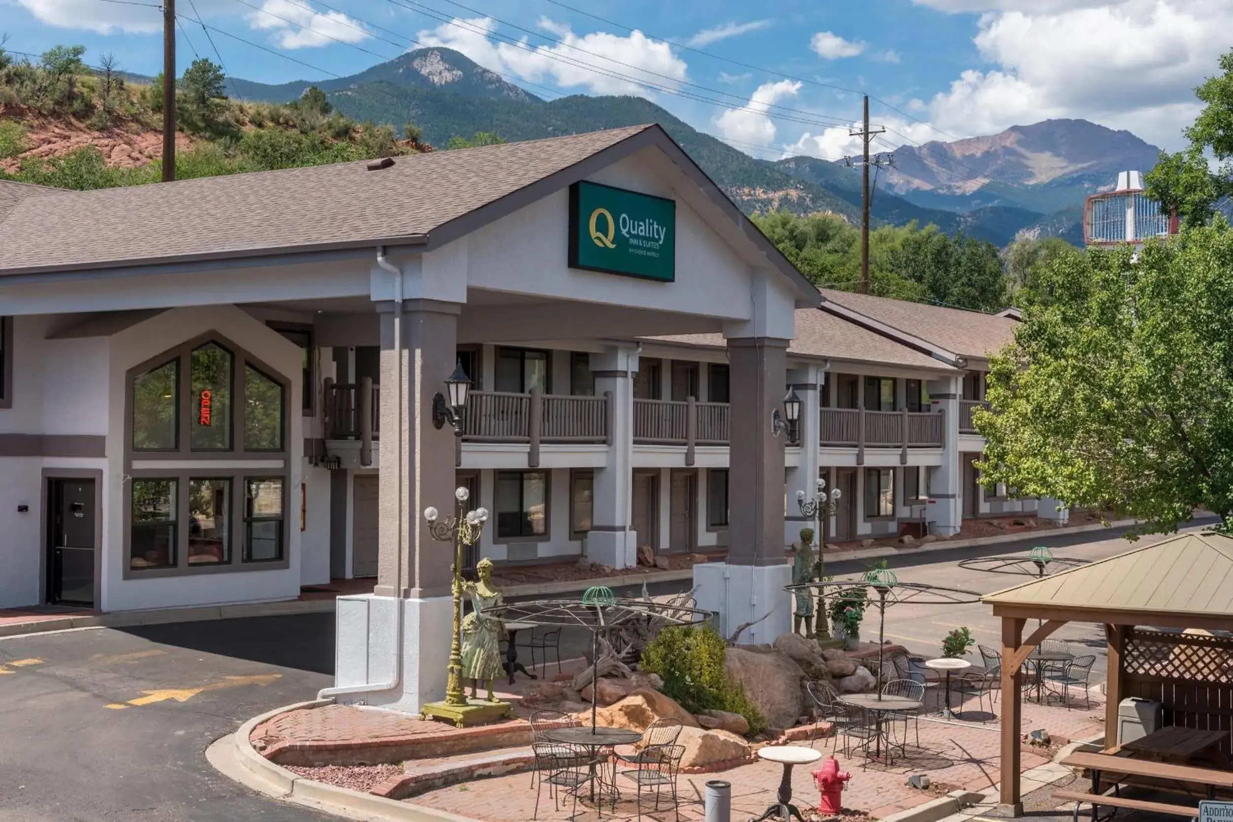 Property building in Quality Inn & Suites Manitou Springs at Pikes Peak Property building in Quality Inn & Suites Manitou Springs at Pikes Peak