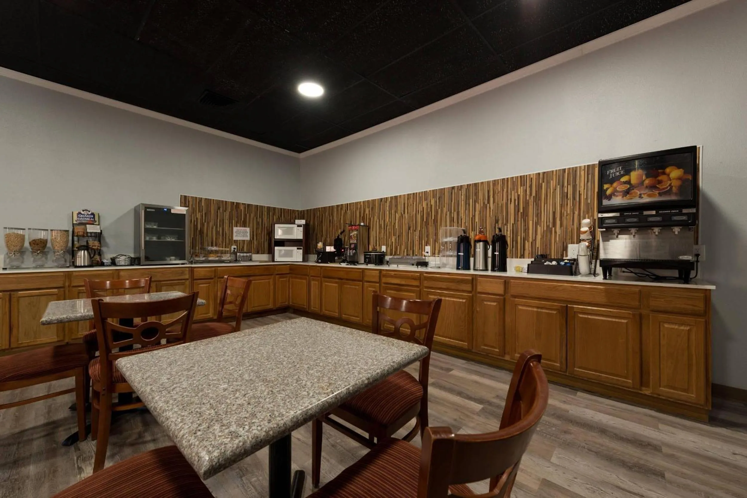 Breakfast in Quality Inn & Suites Manitou Springs at Pikes Peak