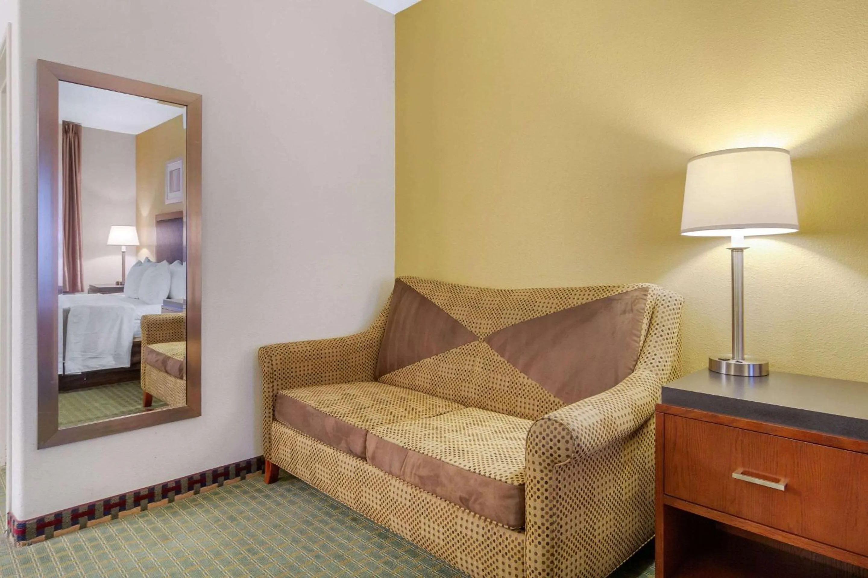 Photo of the whole room, Bed in Quality Inn & Suites Lakewood - Denver Southwest