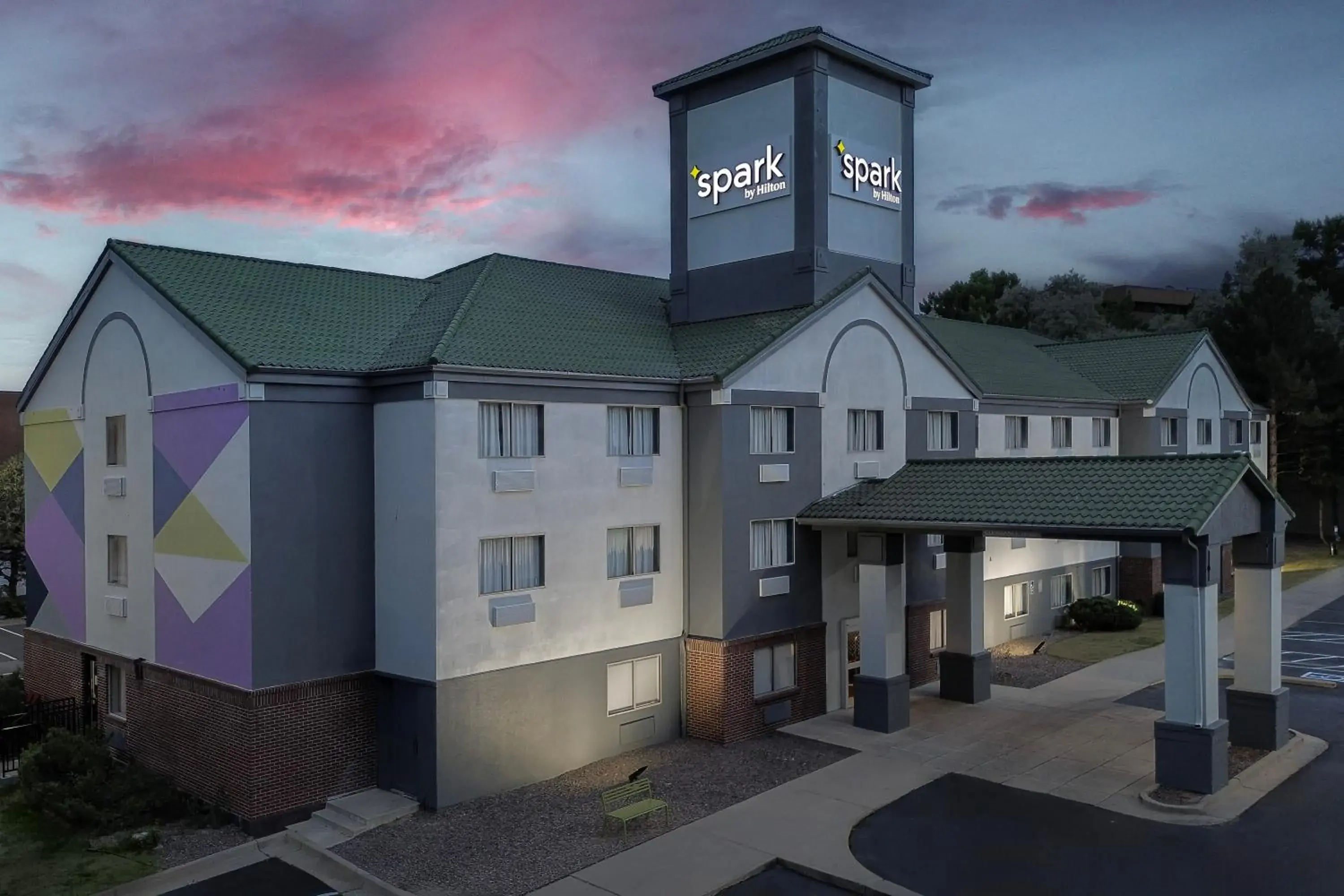 Property building in Spark by Hilton Lakewood Denver Southwest Property building in Spark by Hilton Lakewood Denver Southwest