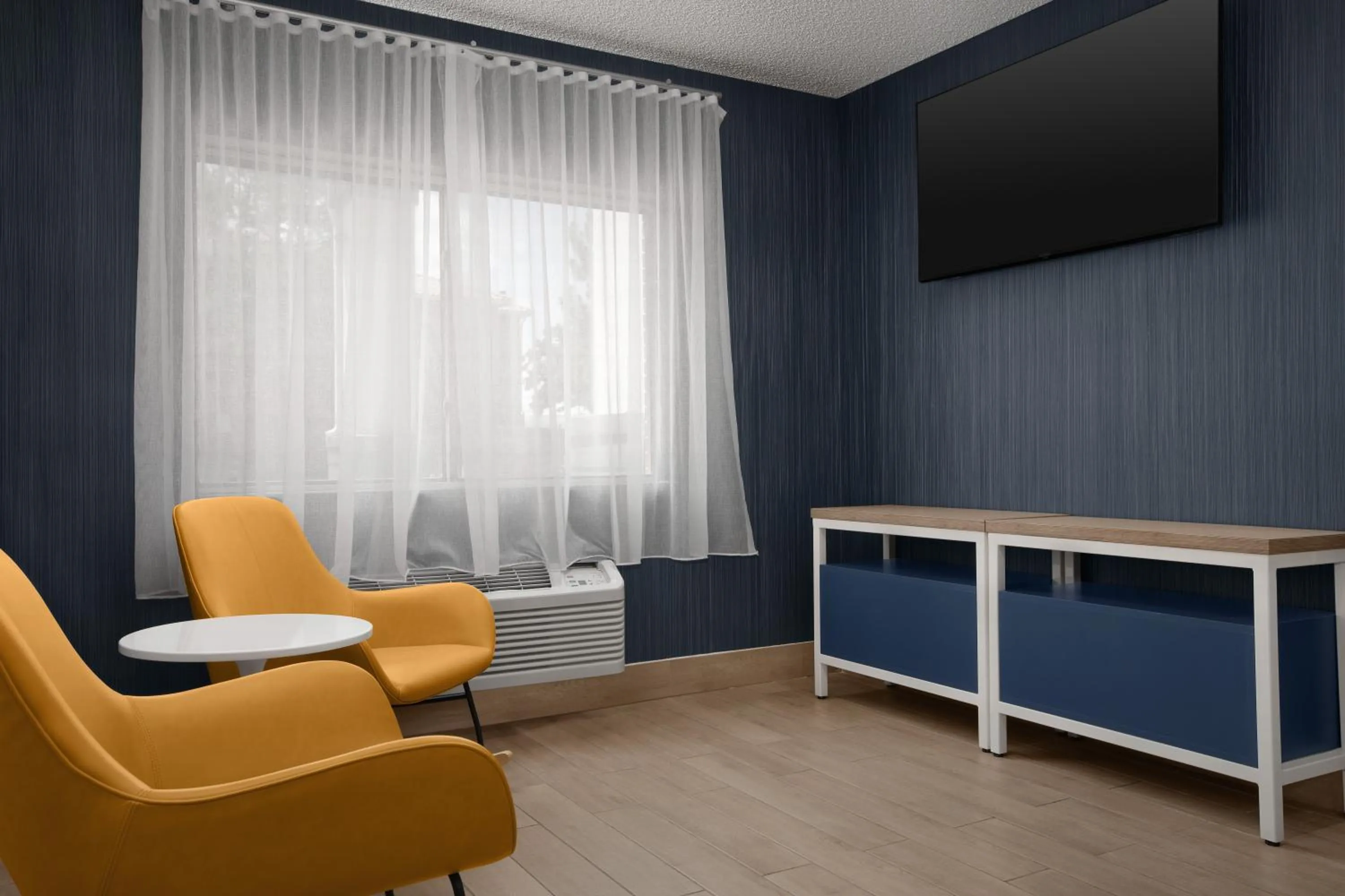 Spark by Hilton Lakewood Denver Southwest