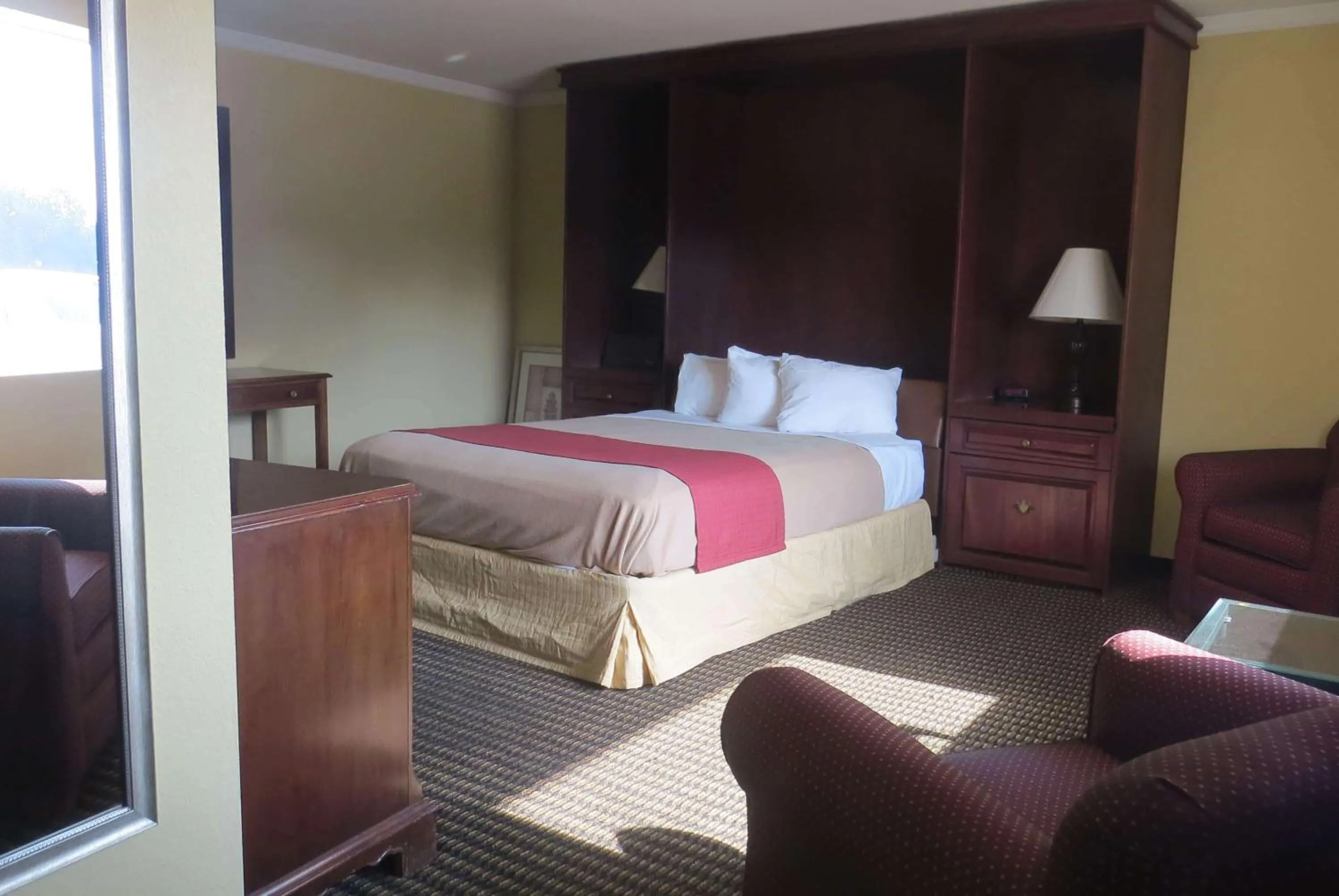Photo of the whole room in Travelodge by Wyndham Stratton