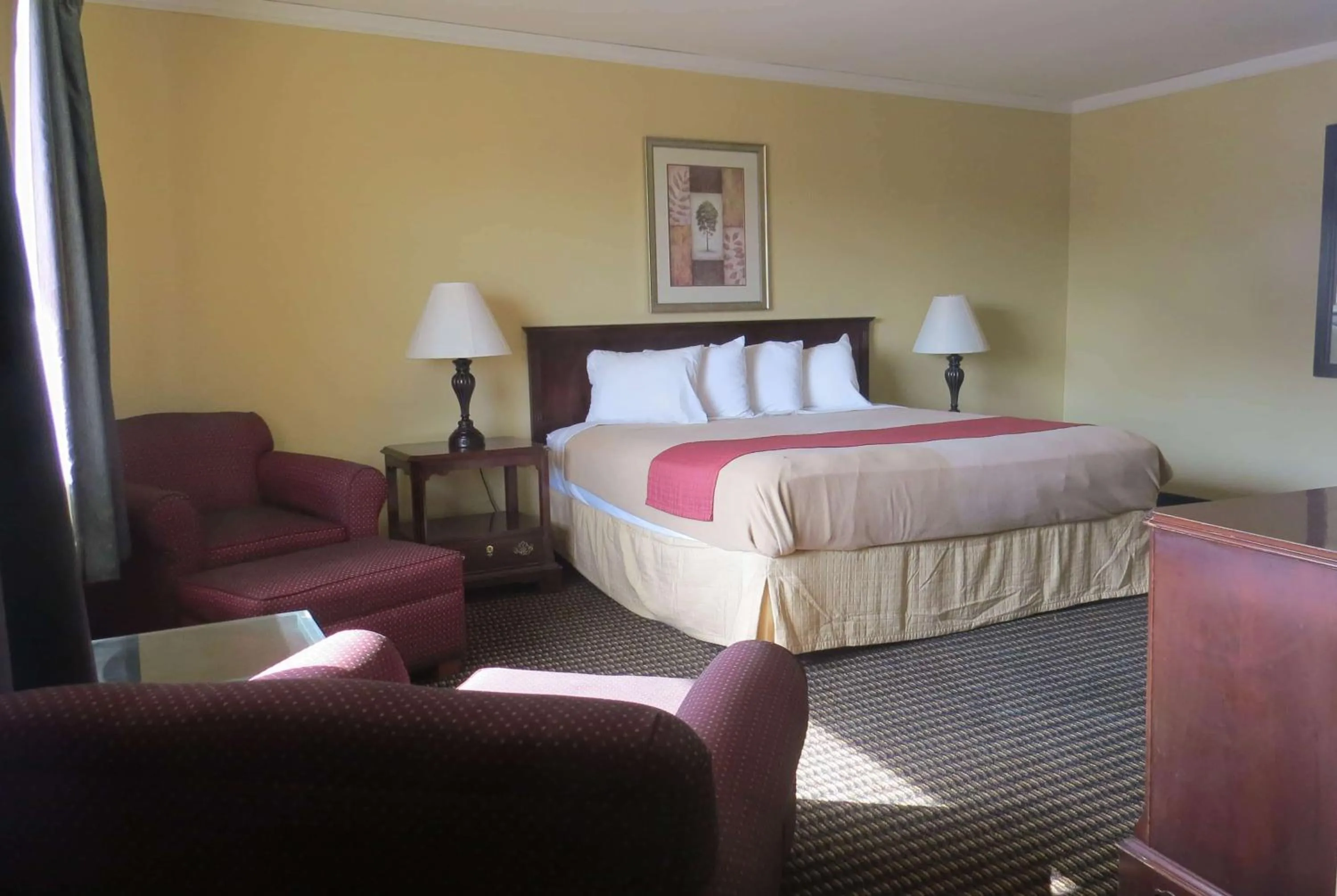 Photo of the whole room in Travelodge by Wyndham Stratton