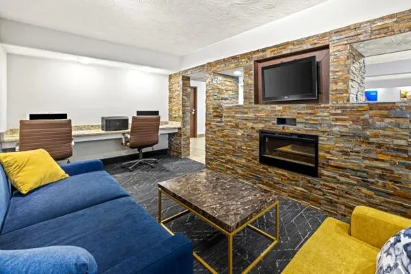 Communal lounge/ TV room in Comfort Inn Grand Junction I-70