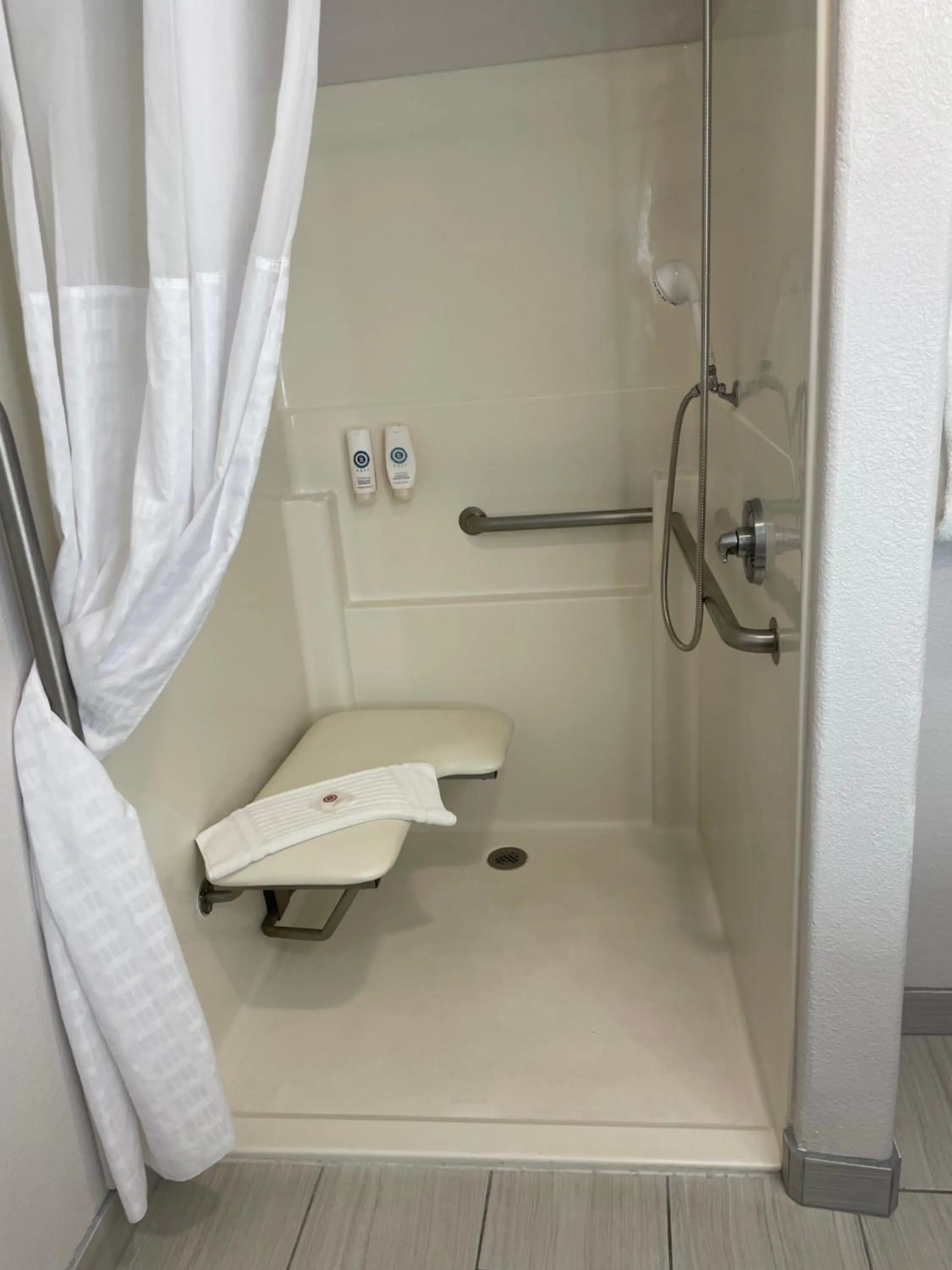 Shower in Comfort Inn Grand Junction I-70