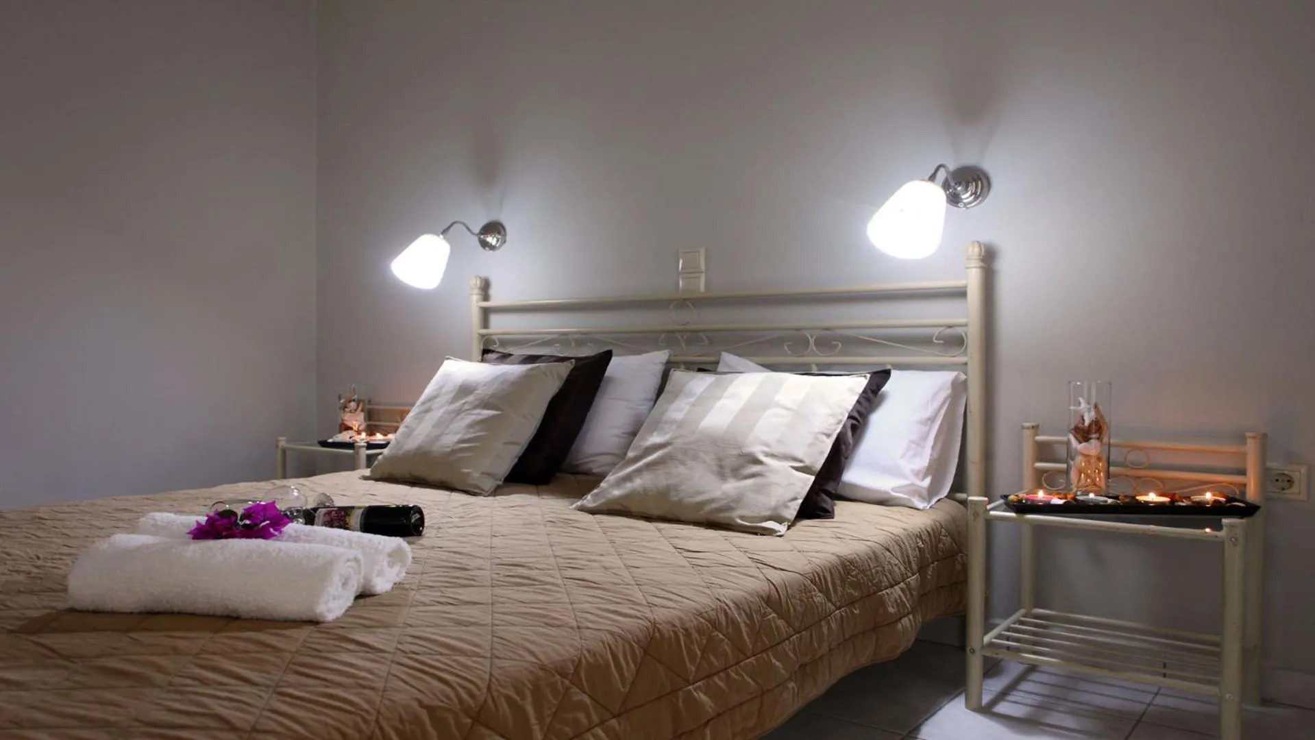 Bed in Nidri Bay Studios