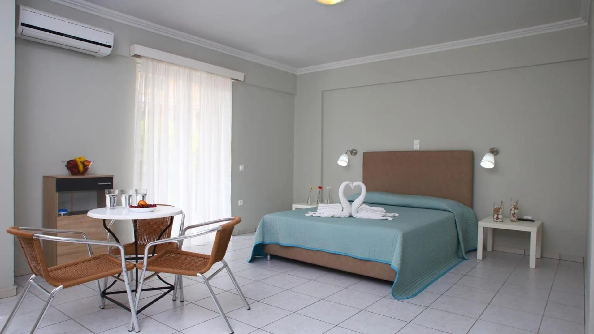 Bed in Nidri Bay Studios