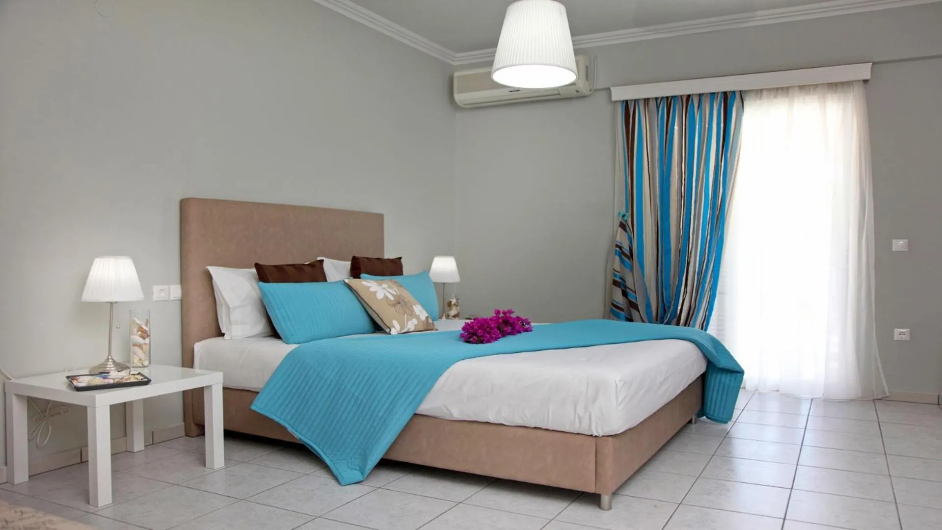 Bed in Nidri Bay Studios