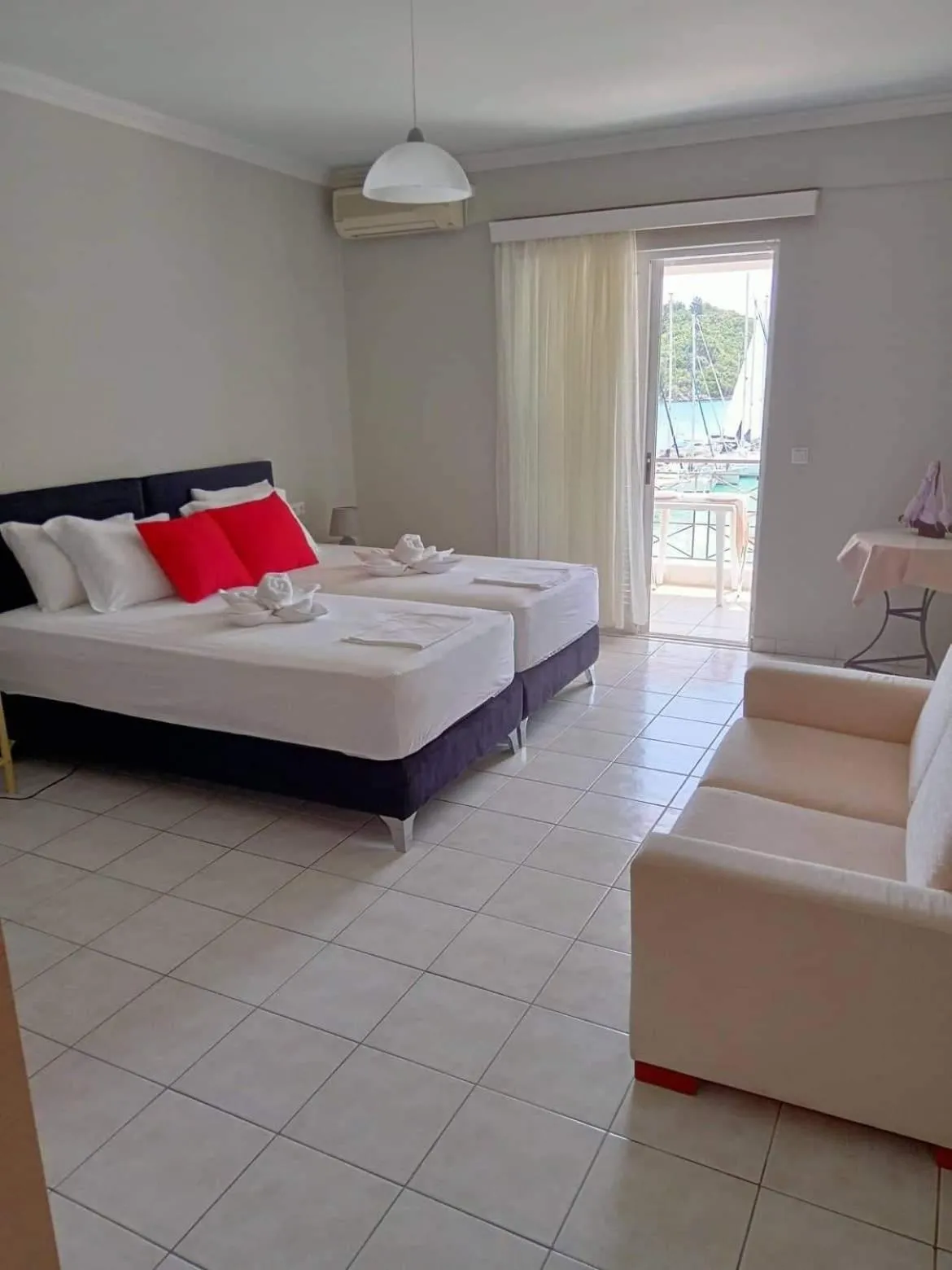 Bed in Nidri Bay Studios