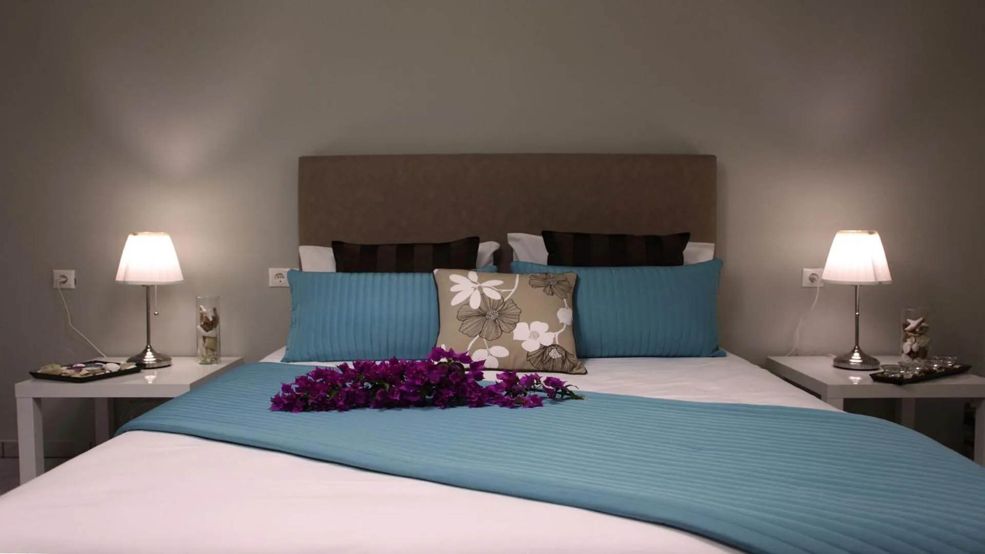 Bed in Nidri Bay Studios