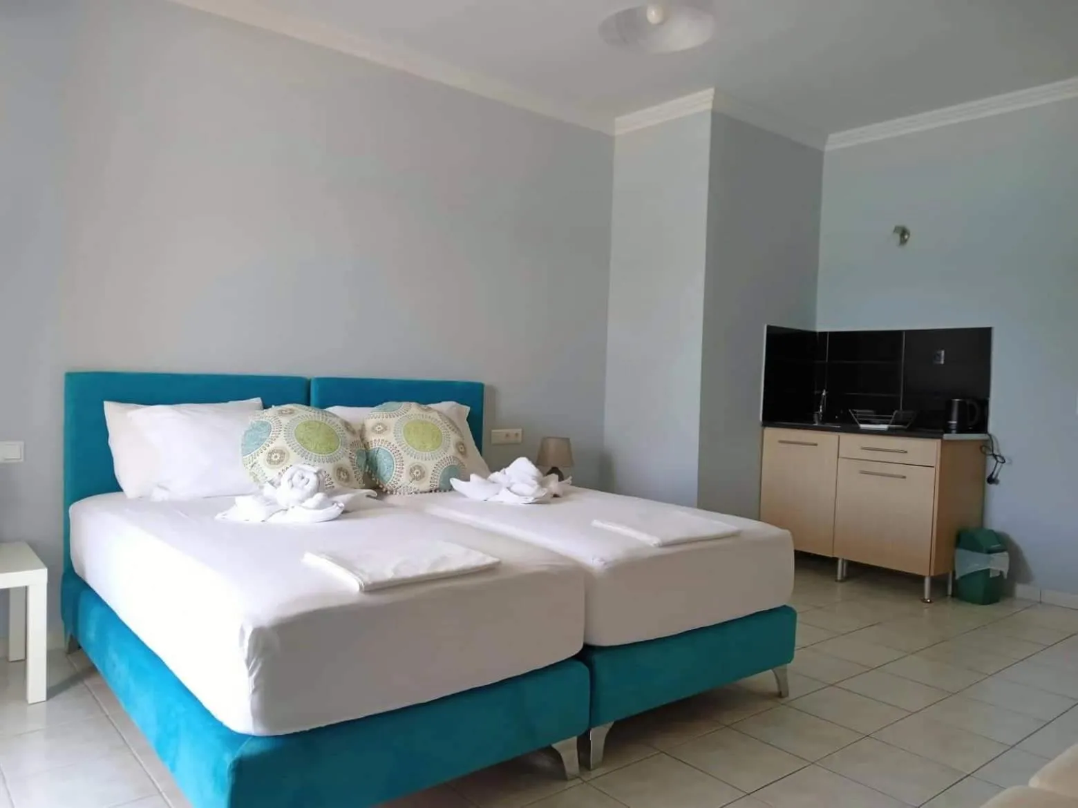 Bed in Nidri Bay Studios