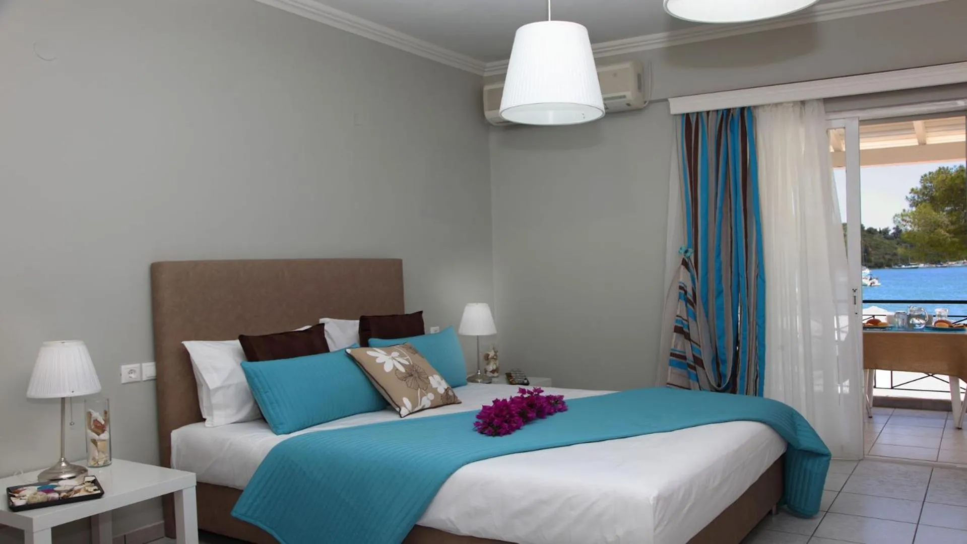 Bed in Nidri Bay Studios