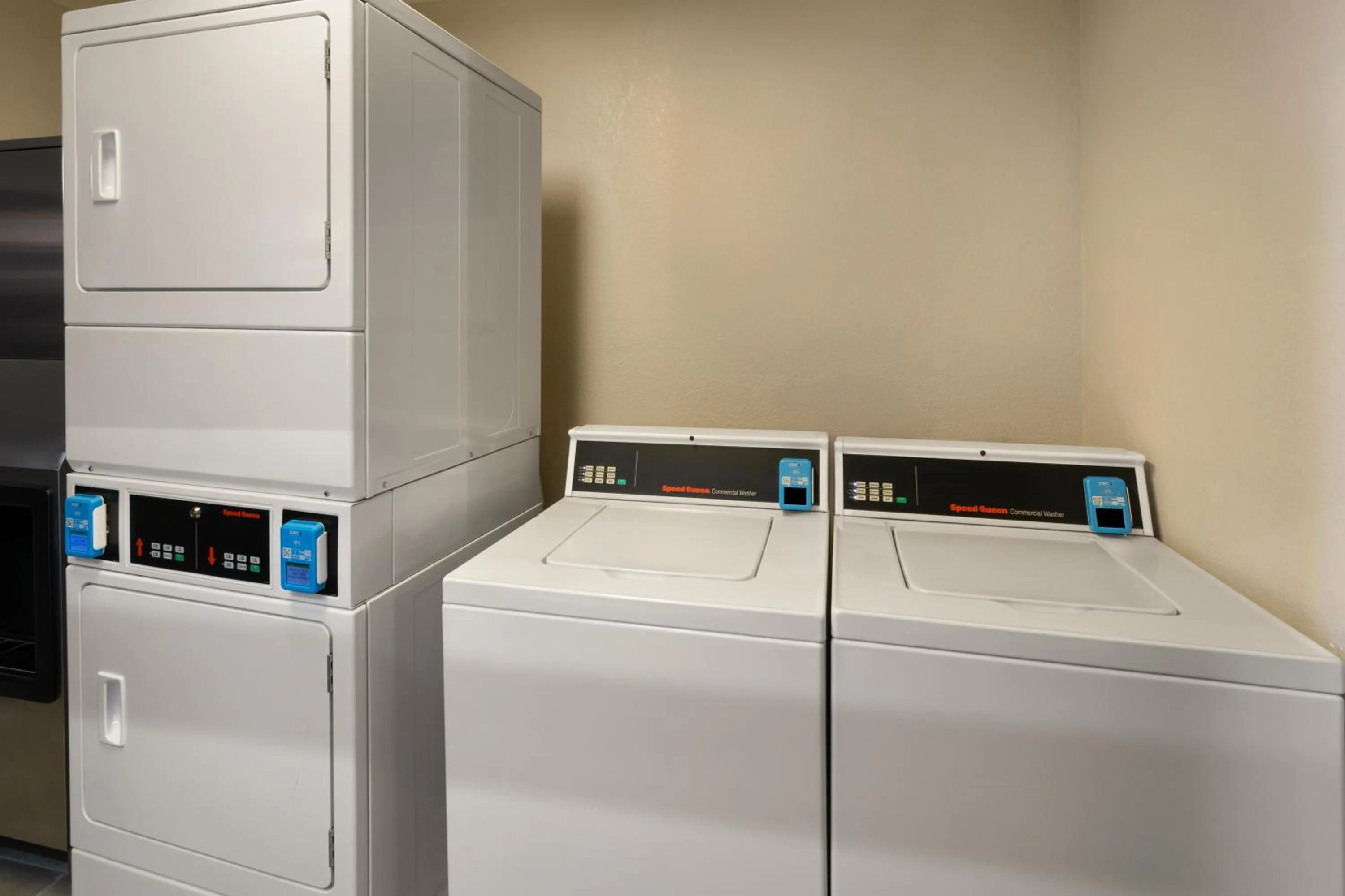 washing machine in SYLO Hotel Denver Airport, a Ramada by Wyndham