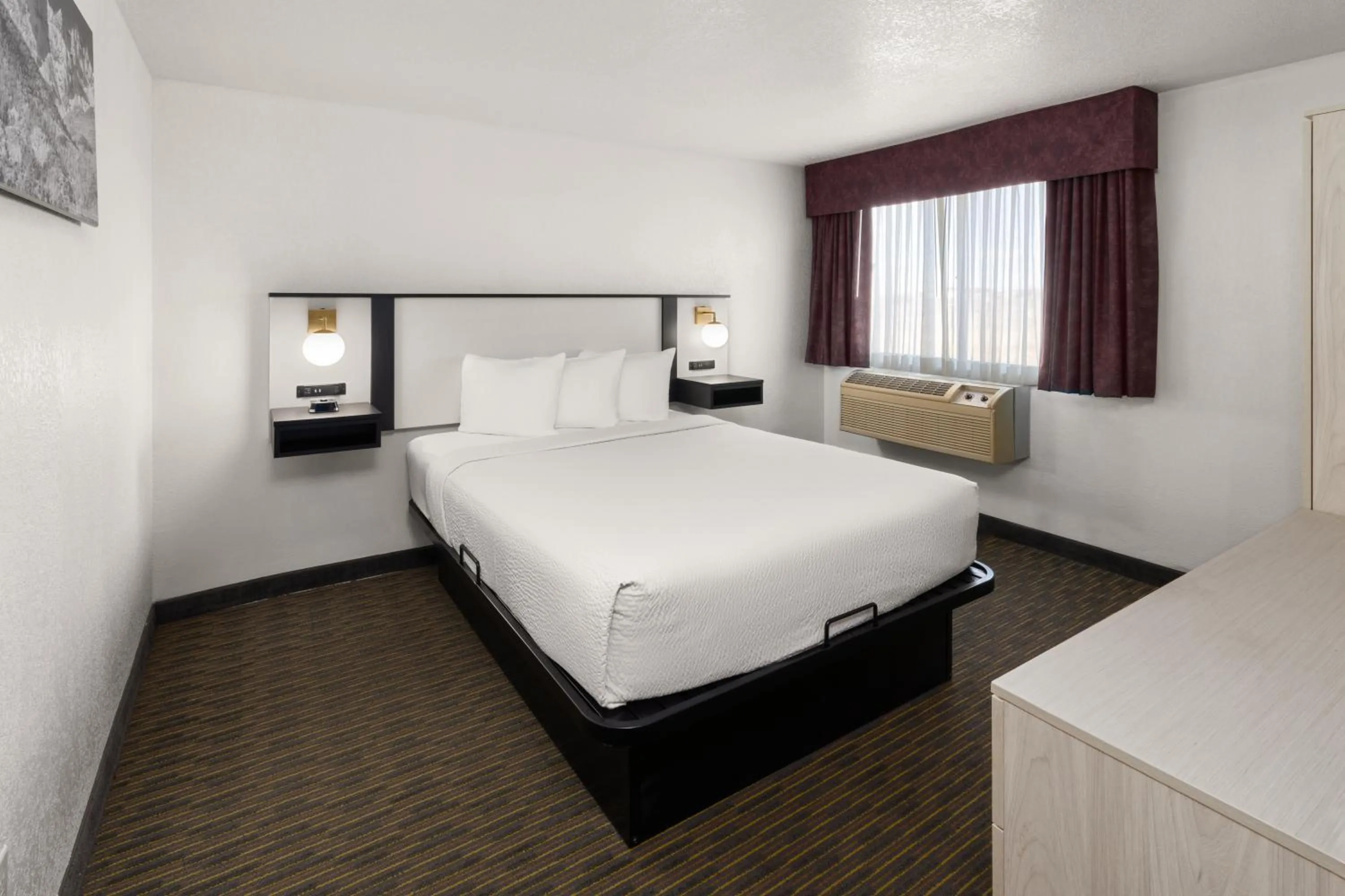 Bed in SYLO Hotel Denver Airport, a Ramada by Wyndham