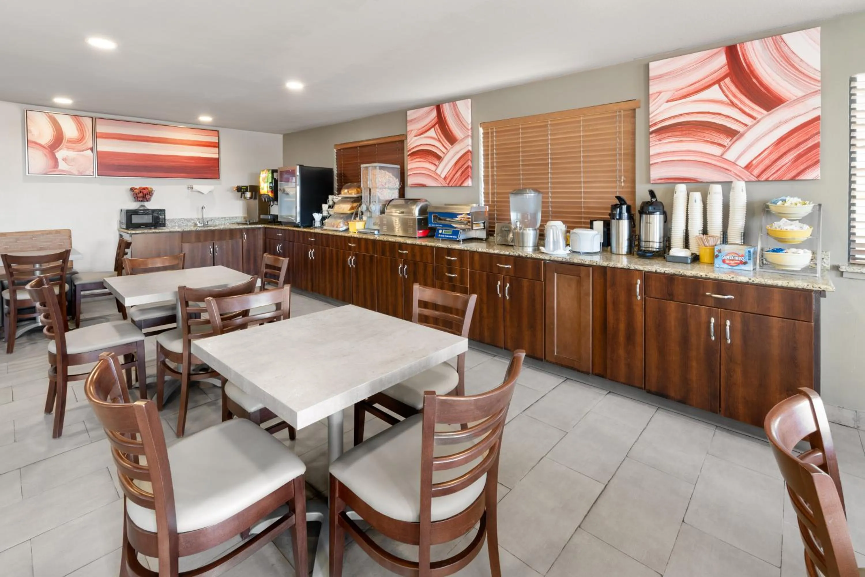 Breakfast in SYLO Hotel Denver Airport, a Ramada by Wyndham