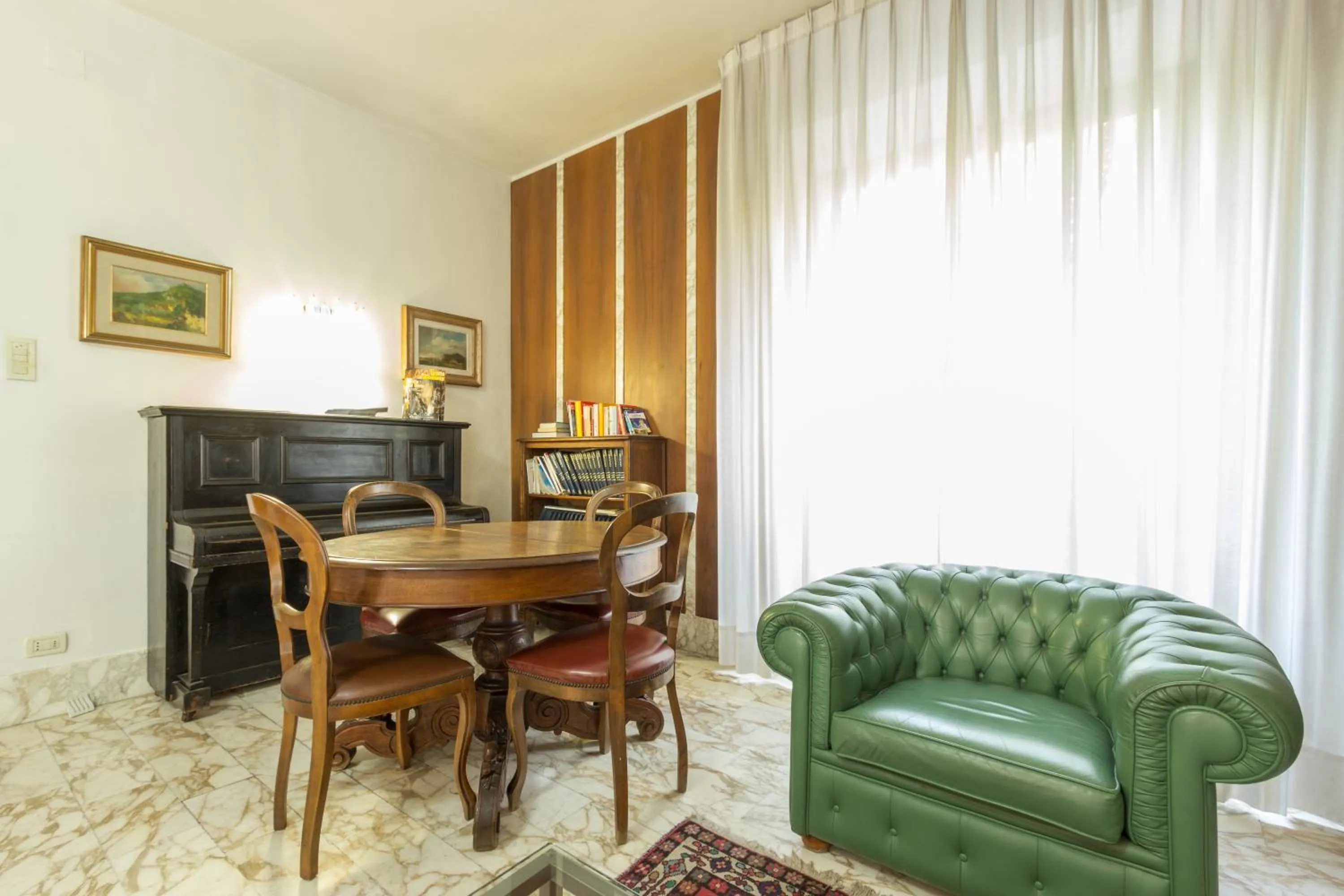 Communal lounge/ TV room in Hotel Roma