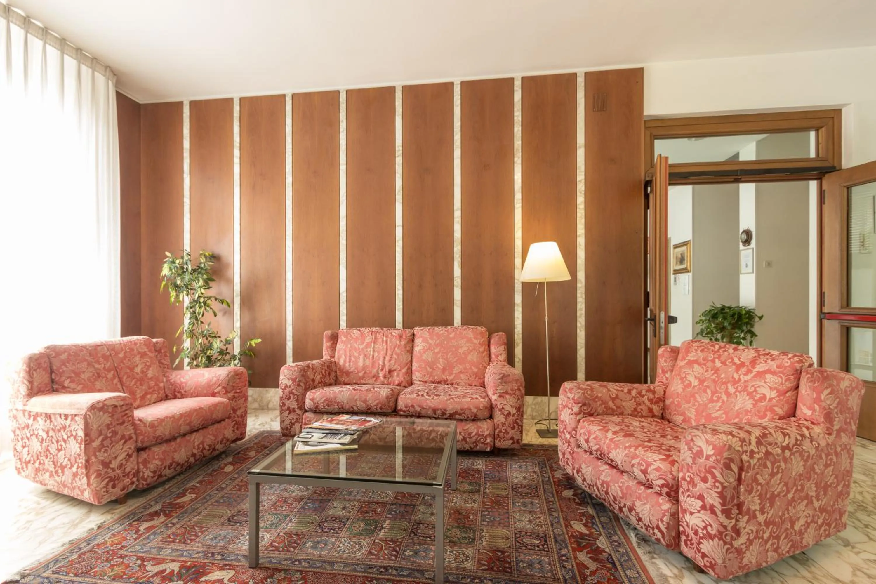 Communal lounge/ TV room in Hotel Roma