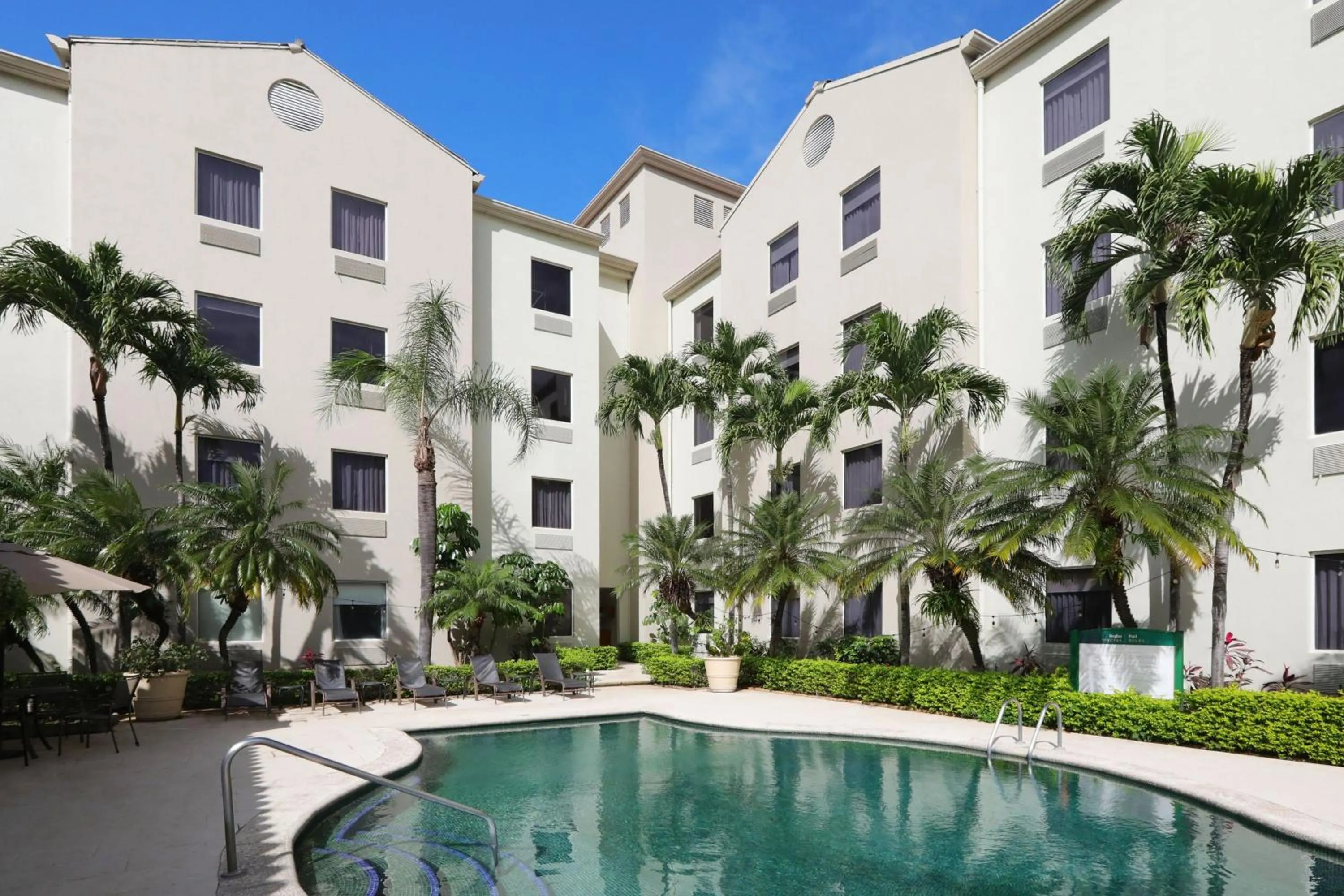 Swimming pool in Quality Hotel Real San Jose