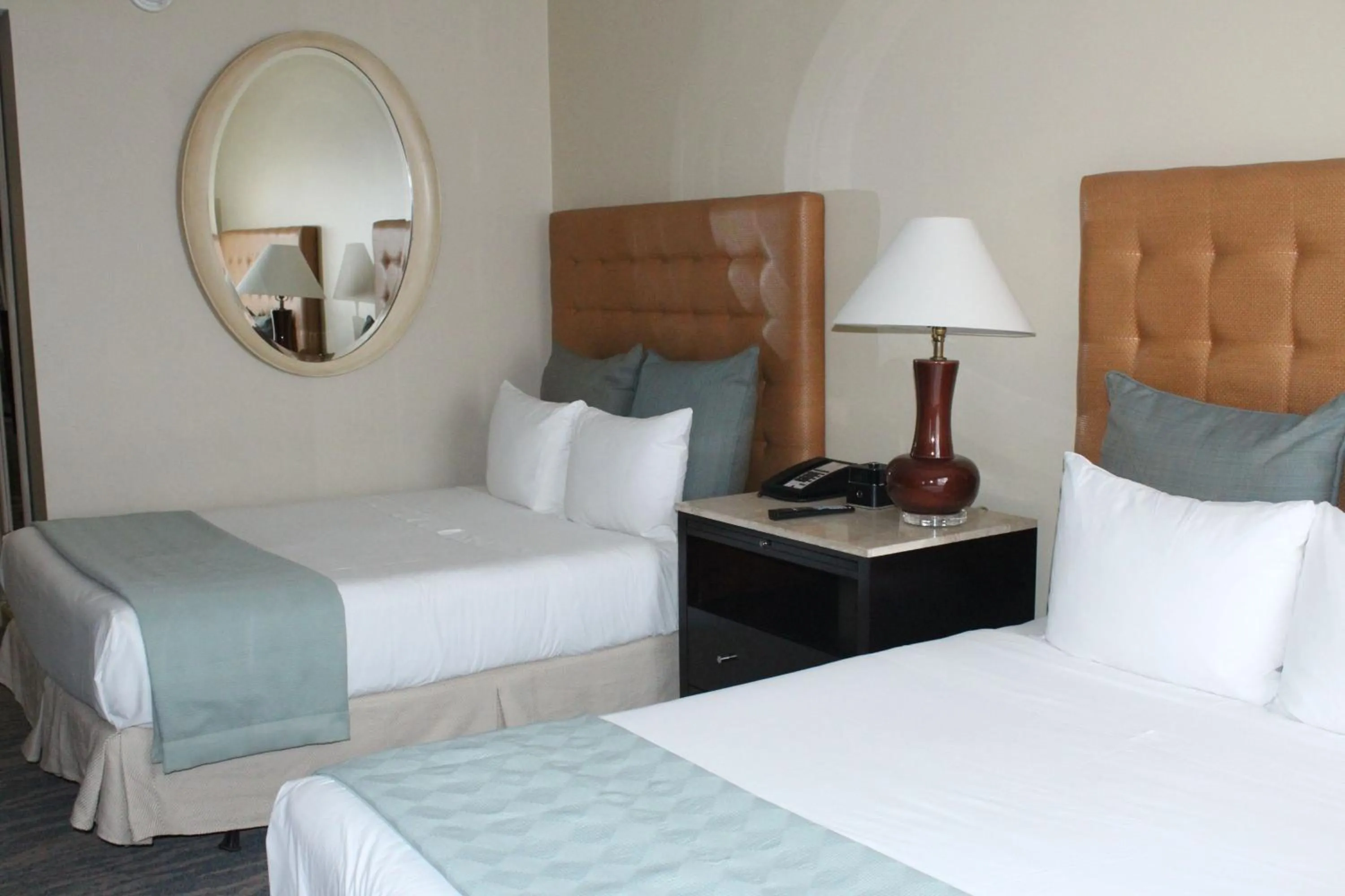 Photo of the whole room, Bed in Quality Hotel Real San Jose