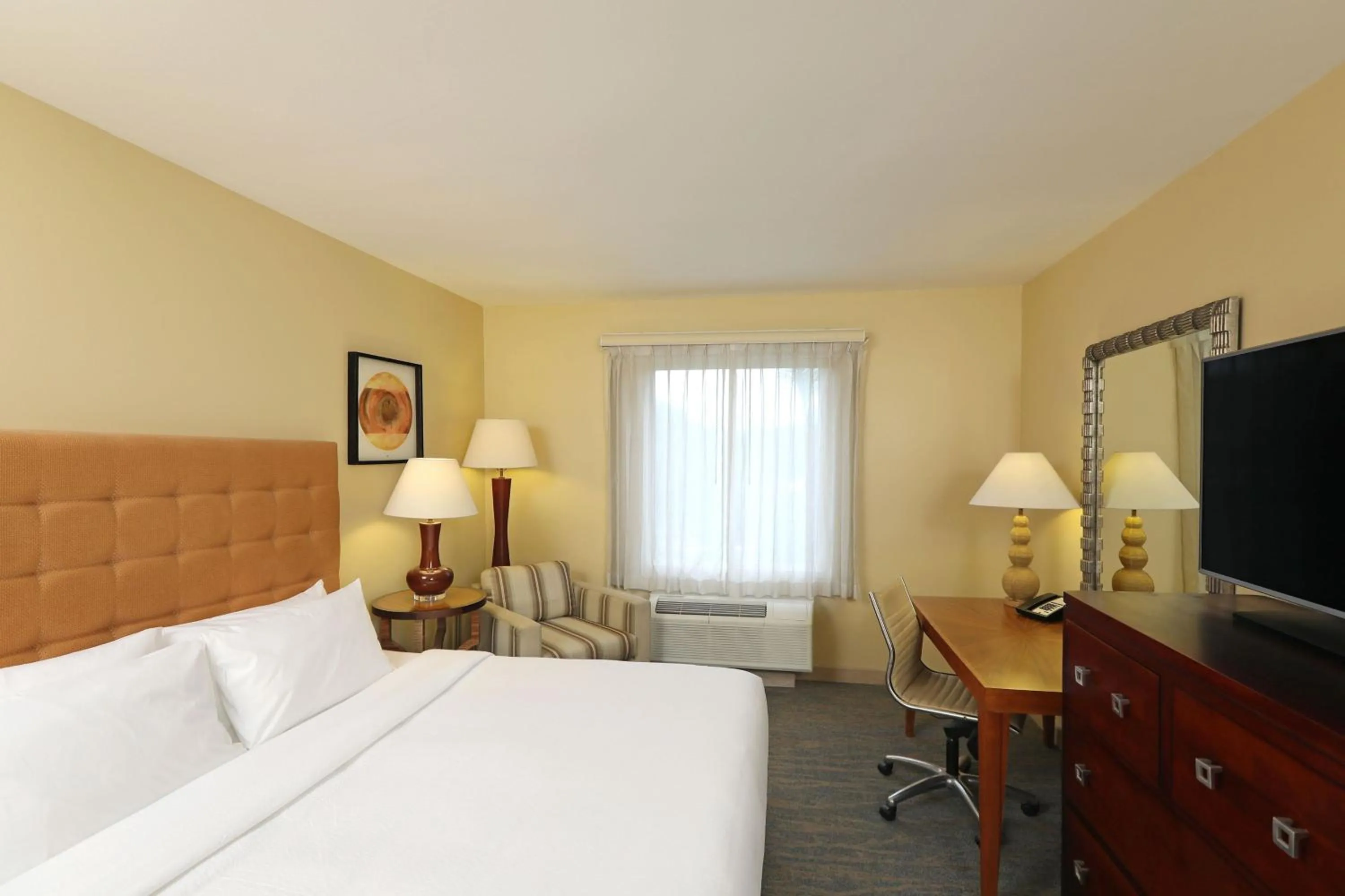 Photo of the whole room, Bed in Quality Hotel Real San Jose