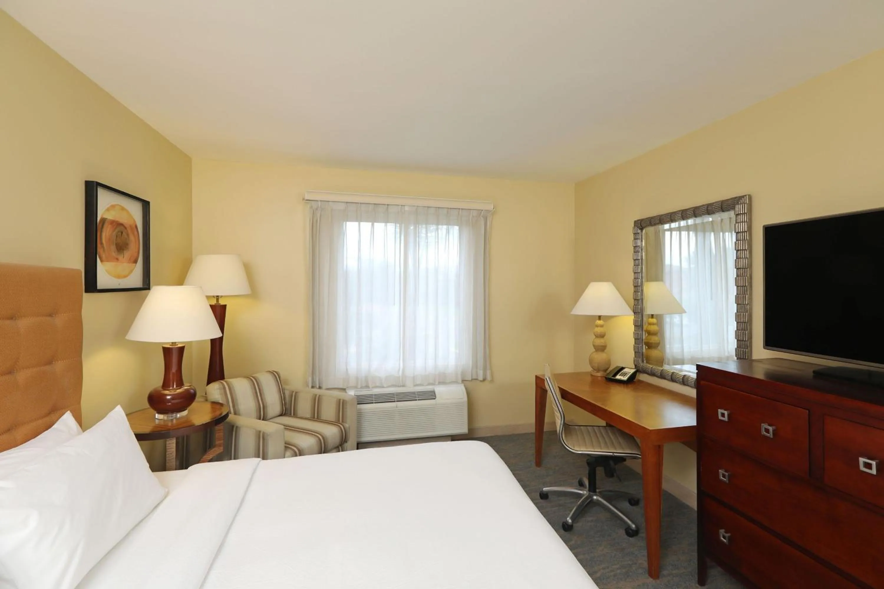 Photo of the whole room, Bed in Quality Hotel Real San Jose