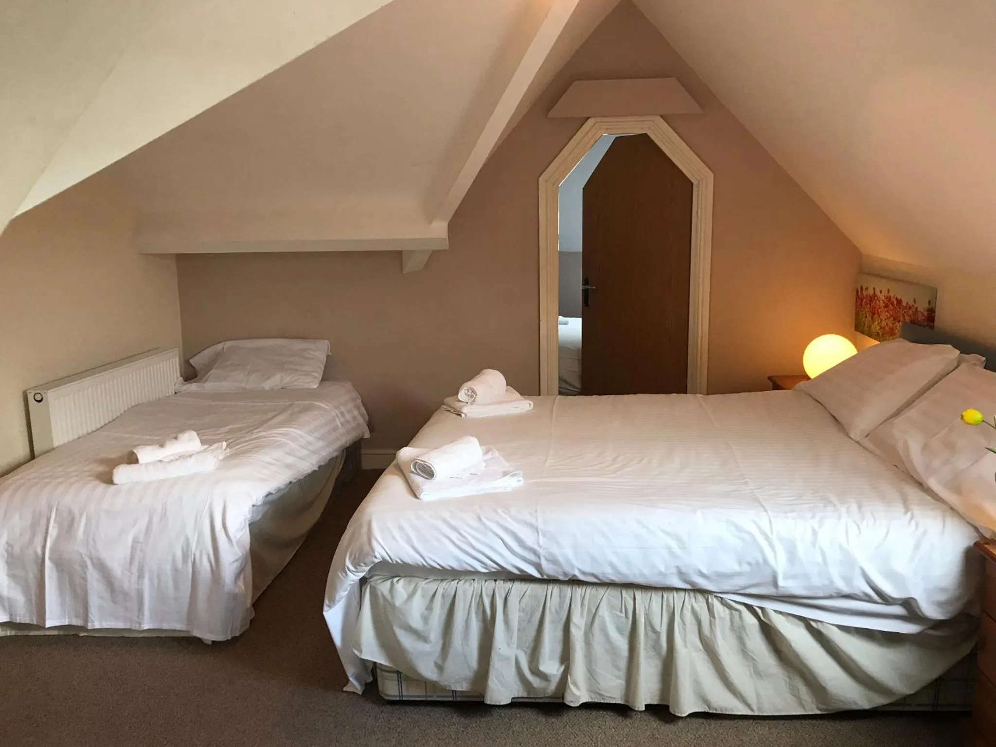 Photo of the whole room, Bed in The Newbridge Hotel