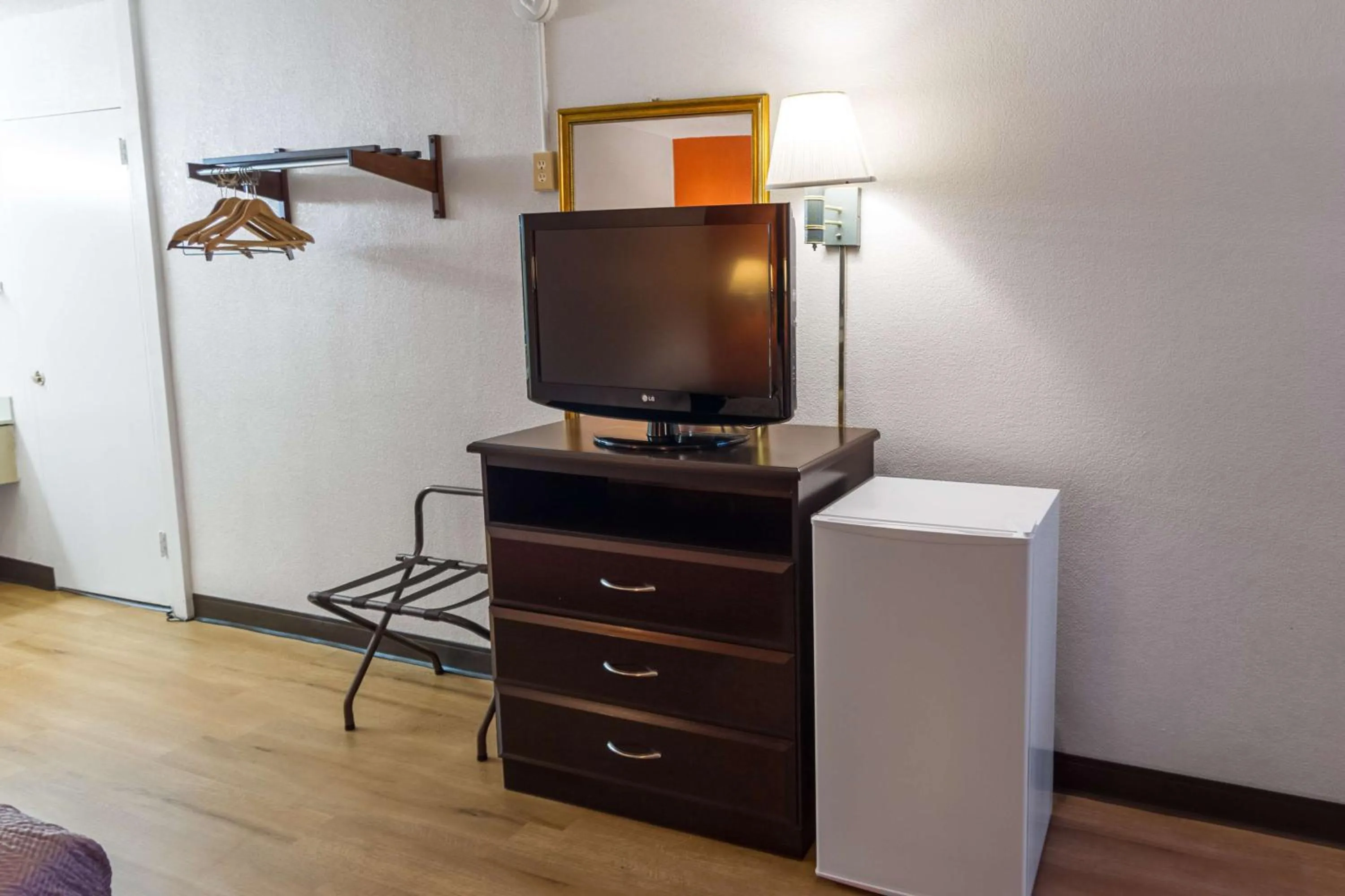 TV and multimedia in Motel 6-Groton, CT - Casinos nearby