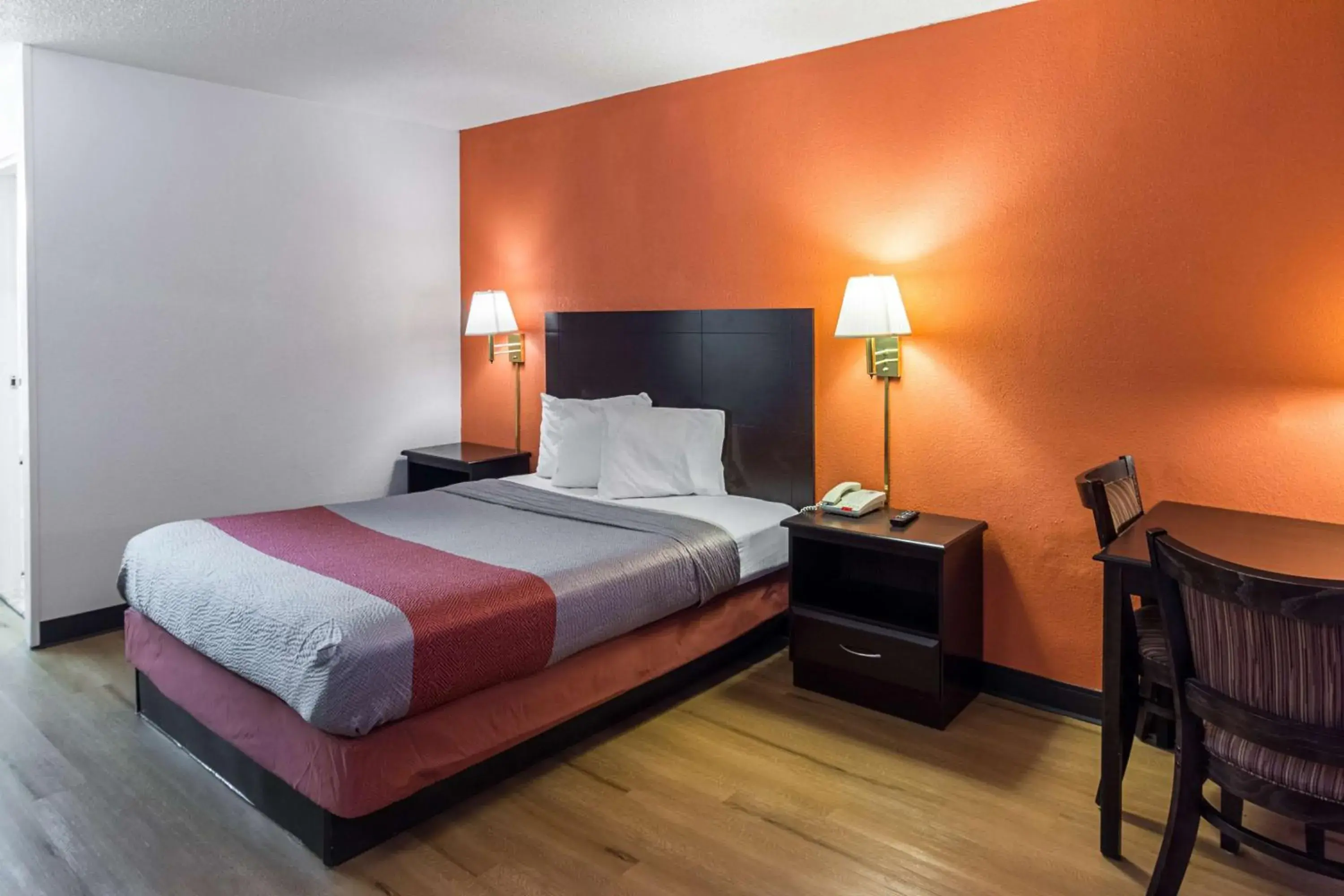 Queen Room - Smoking in Motel 6-Groton, CT - Casinos nearby Queen Room - Smoking in Motel 6-Groton, CT - Casinos nearby