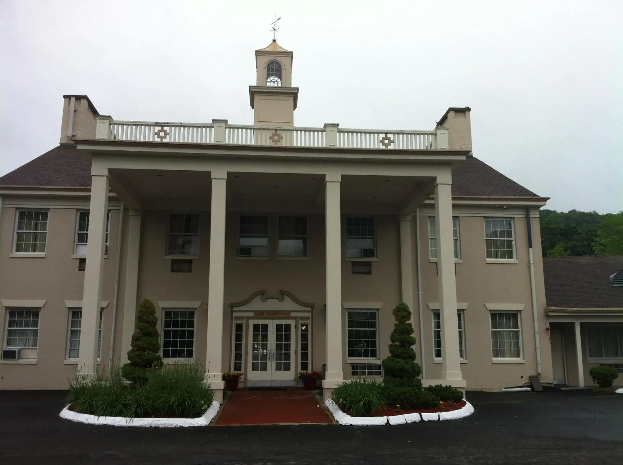 Property Building in New Haven Inn