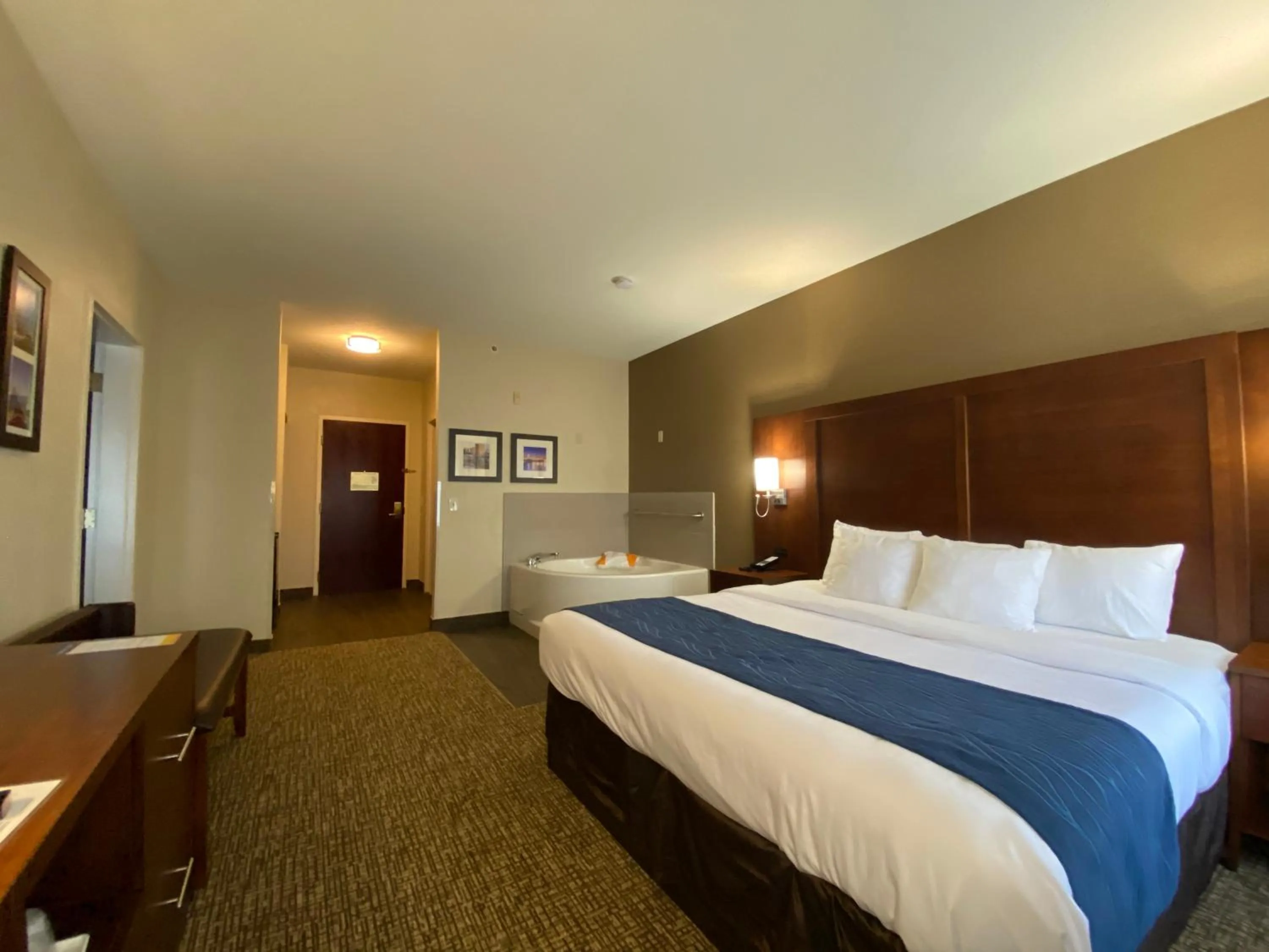 Bed in Comfort Inn East Windsor - Springfield