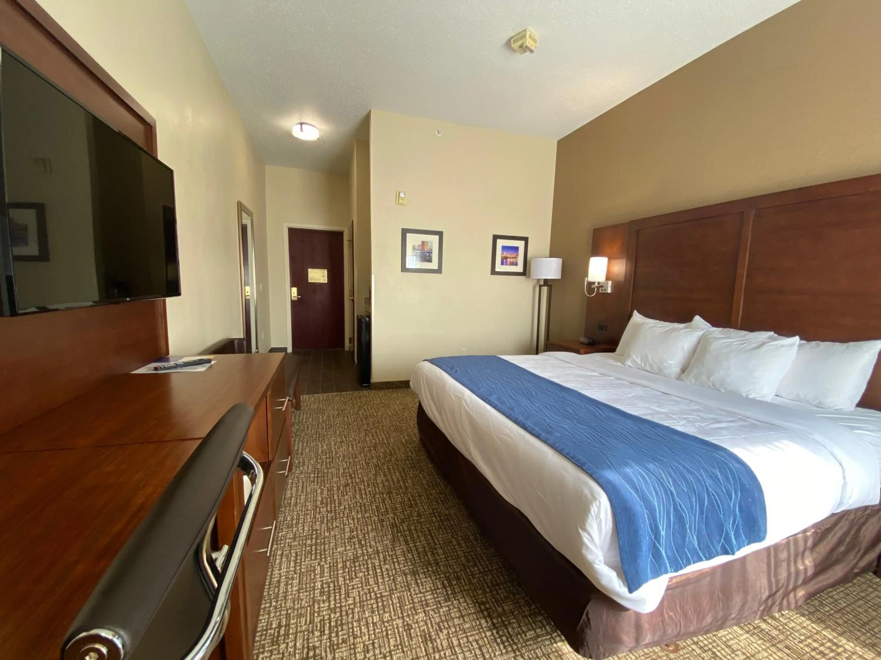 Bed in Comfort Inn East Windsor - Springfield