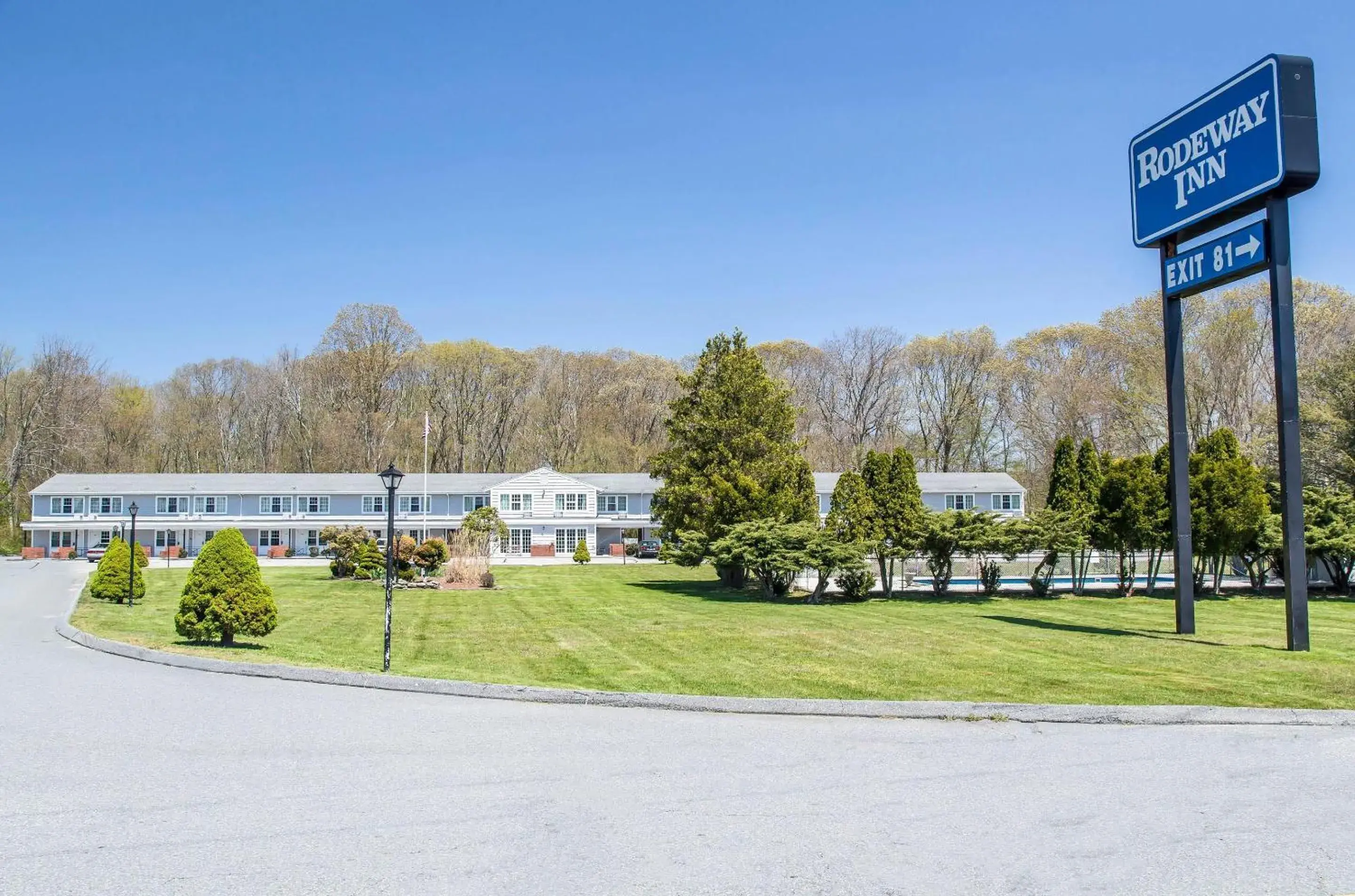 Property building in Rodeway Inn Waterford - New London Property building in Rodeway Inn Waterford - New London