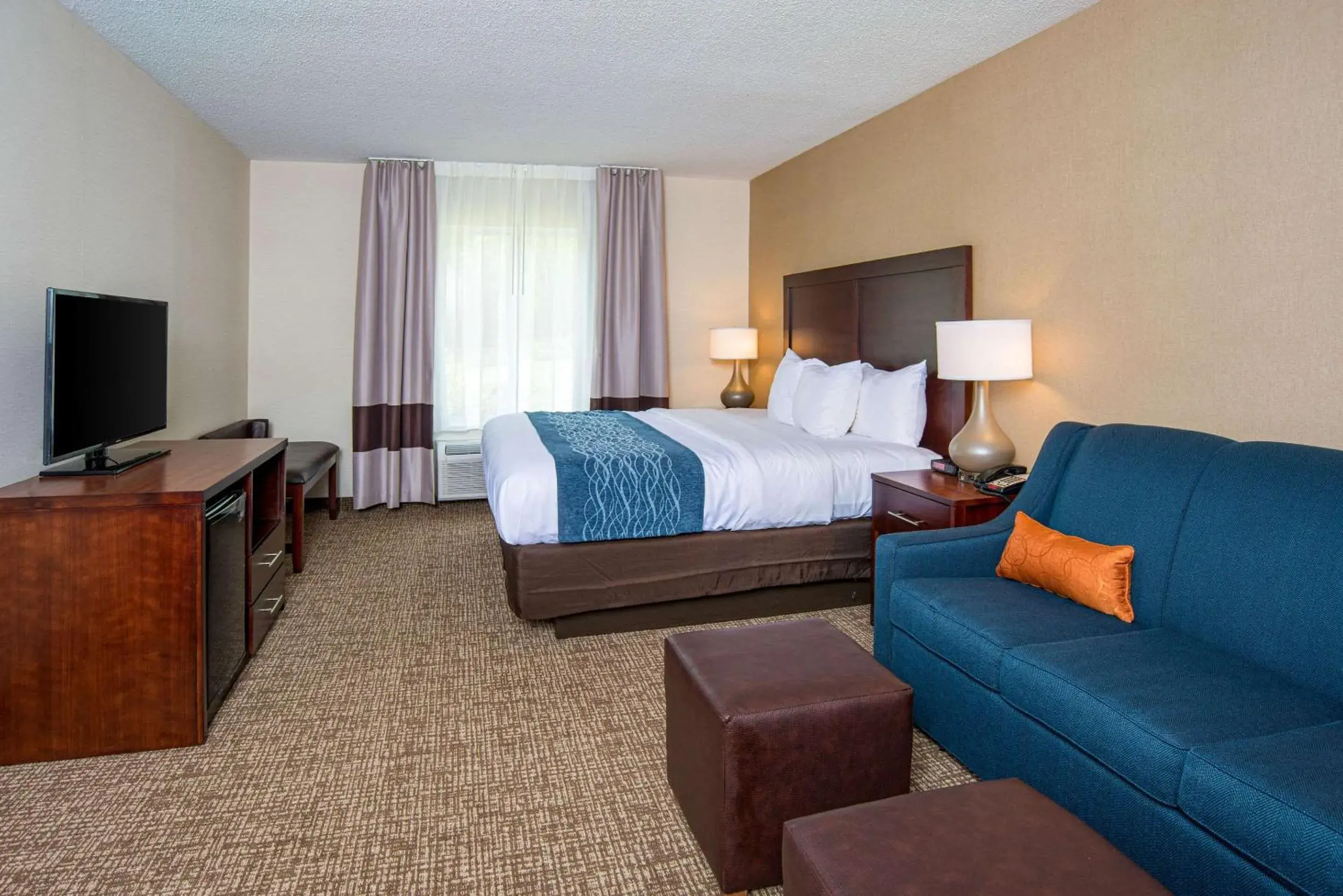 Photo of the whole room, Bed in Comfort Inn Naugatuck-Shelton, CT Photo of the whole room, Bed in Comfort Inn Naugatuck-Shelton, CT