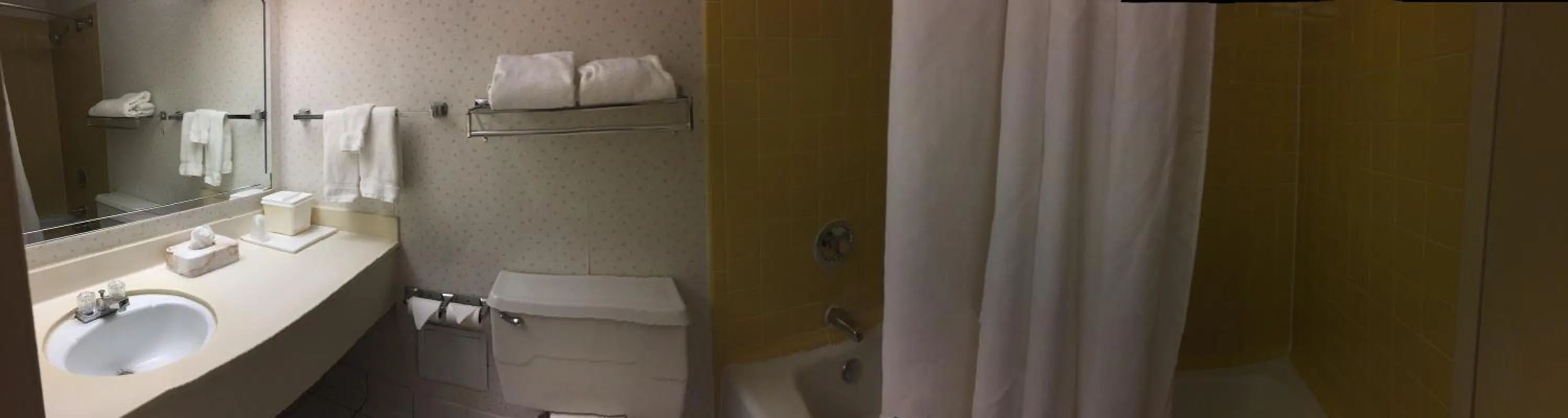 Mystic River Hotel & Suites