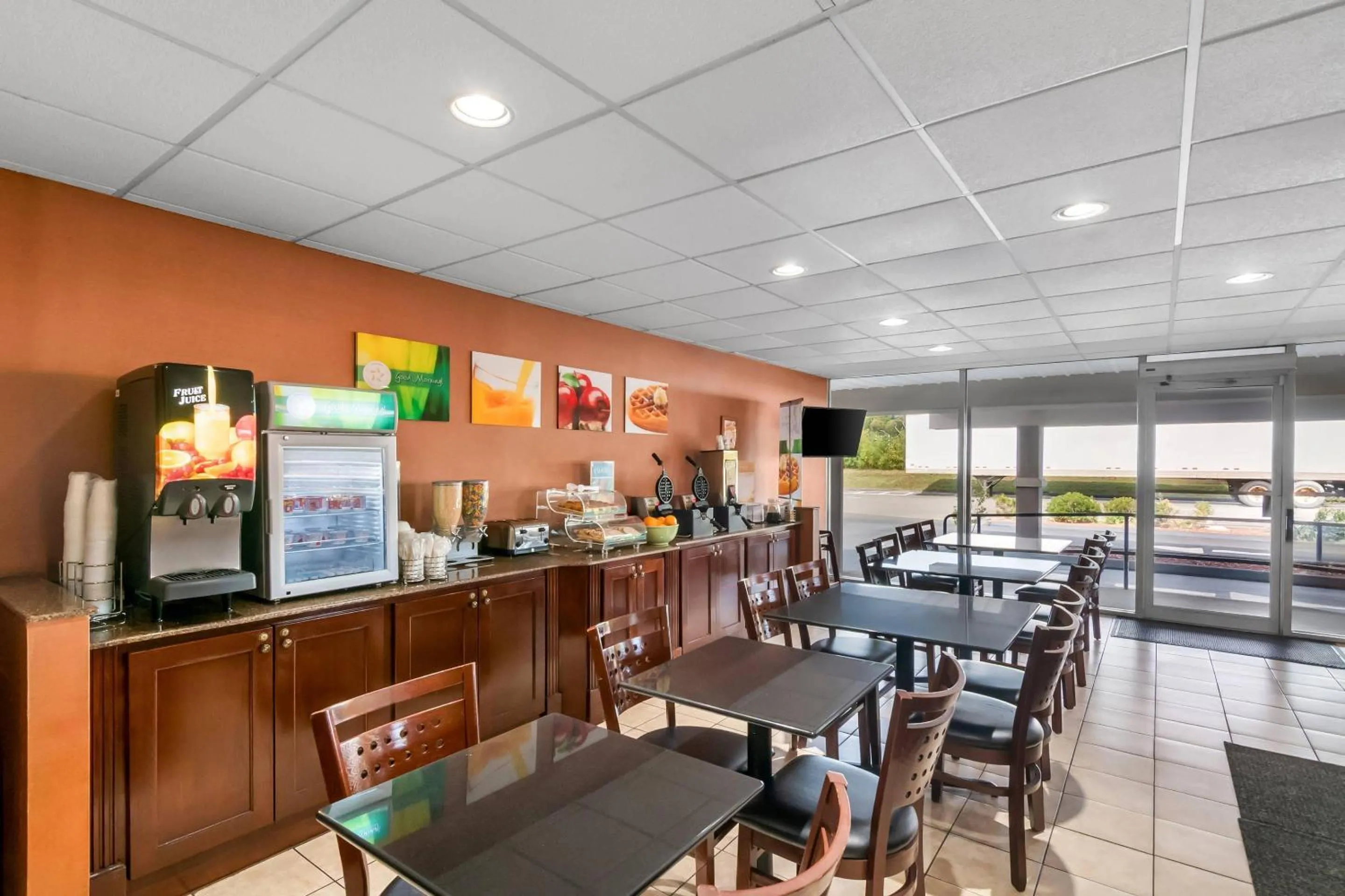 Breakfast in Quality Inn Waterbury East