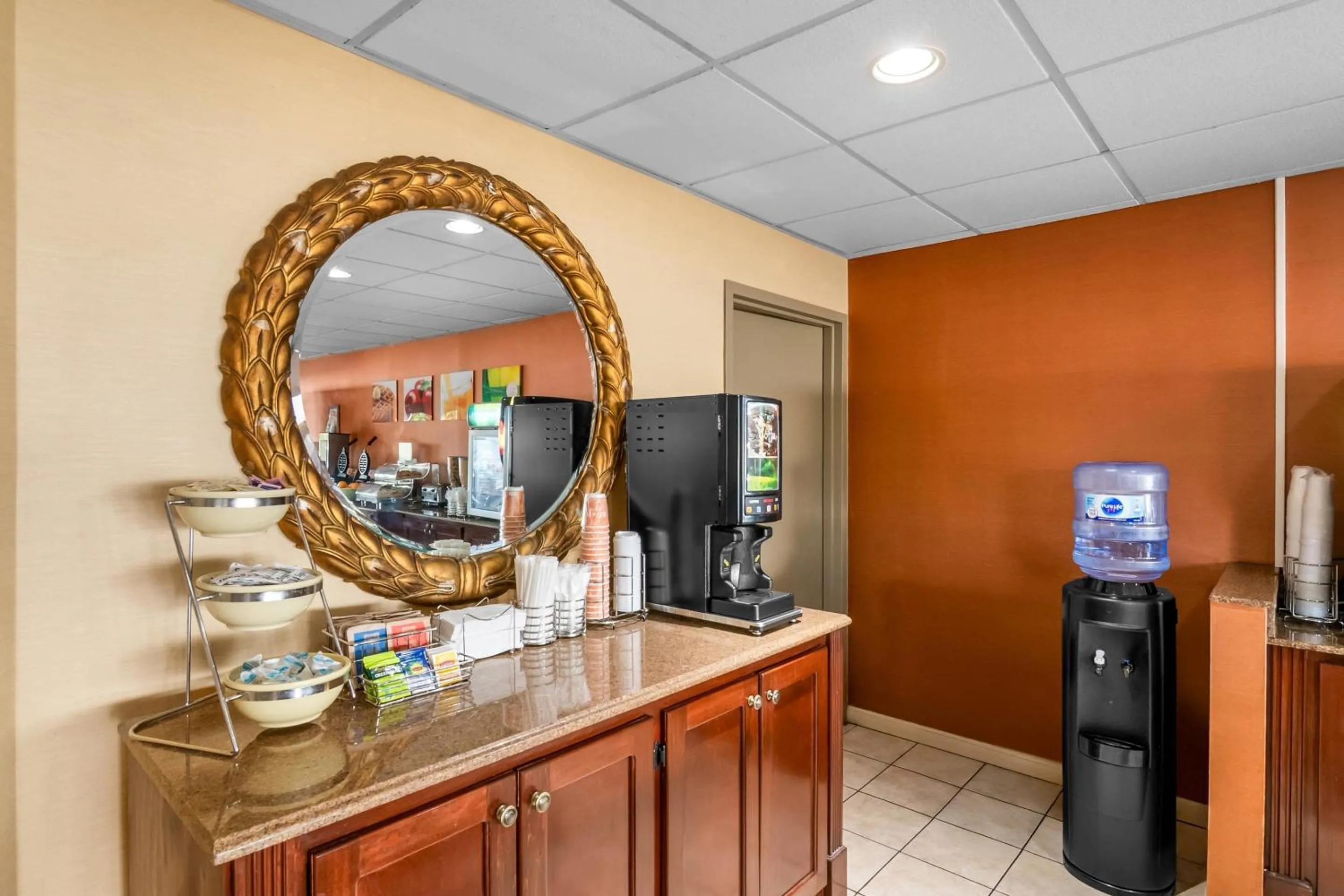 Breakfast in Quality Inn Waterbury East