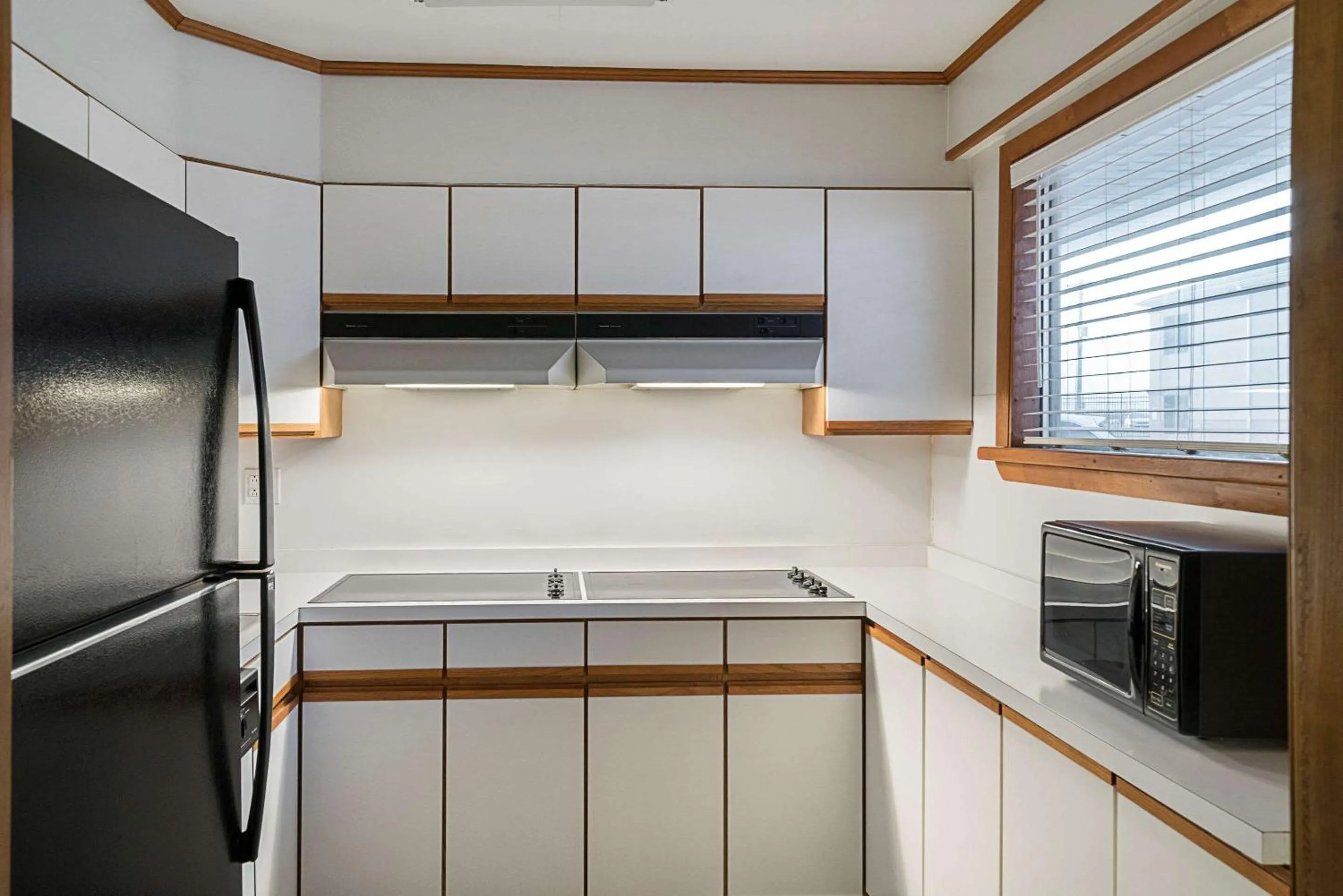 Photo of the whole room, Kitchen/Kitchenette in Quality Inn & Suites Skyways