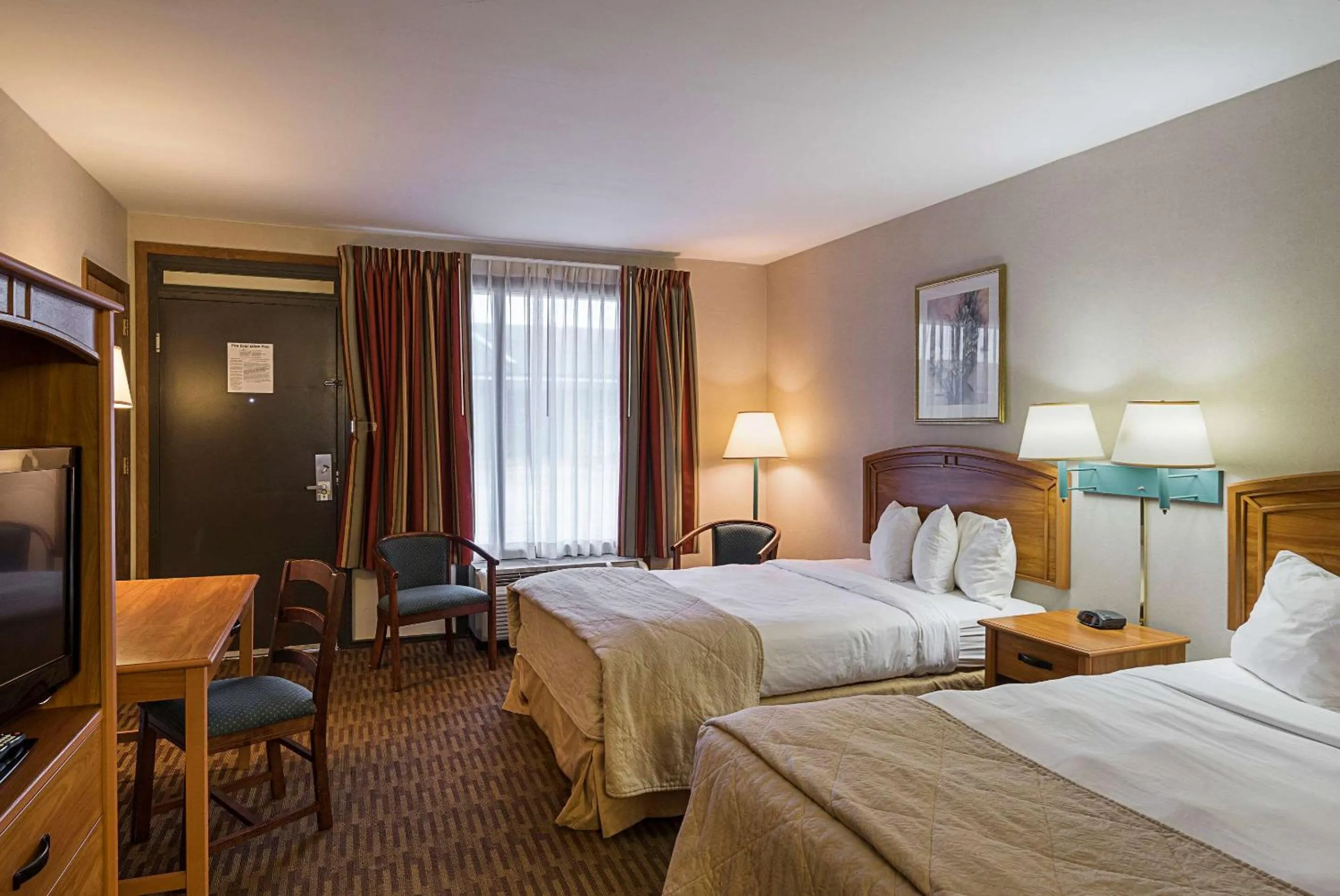 Photo of the whole room in Quality Inn & Suites Skyways