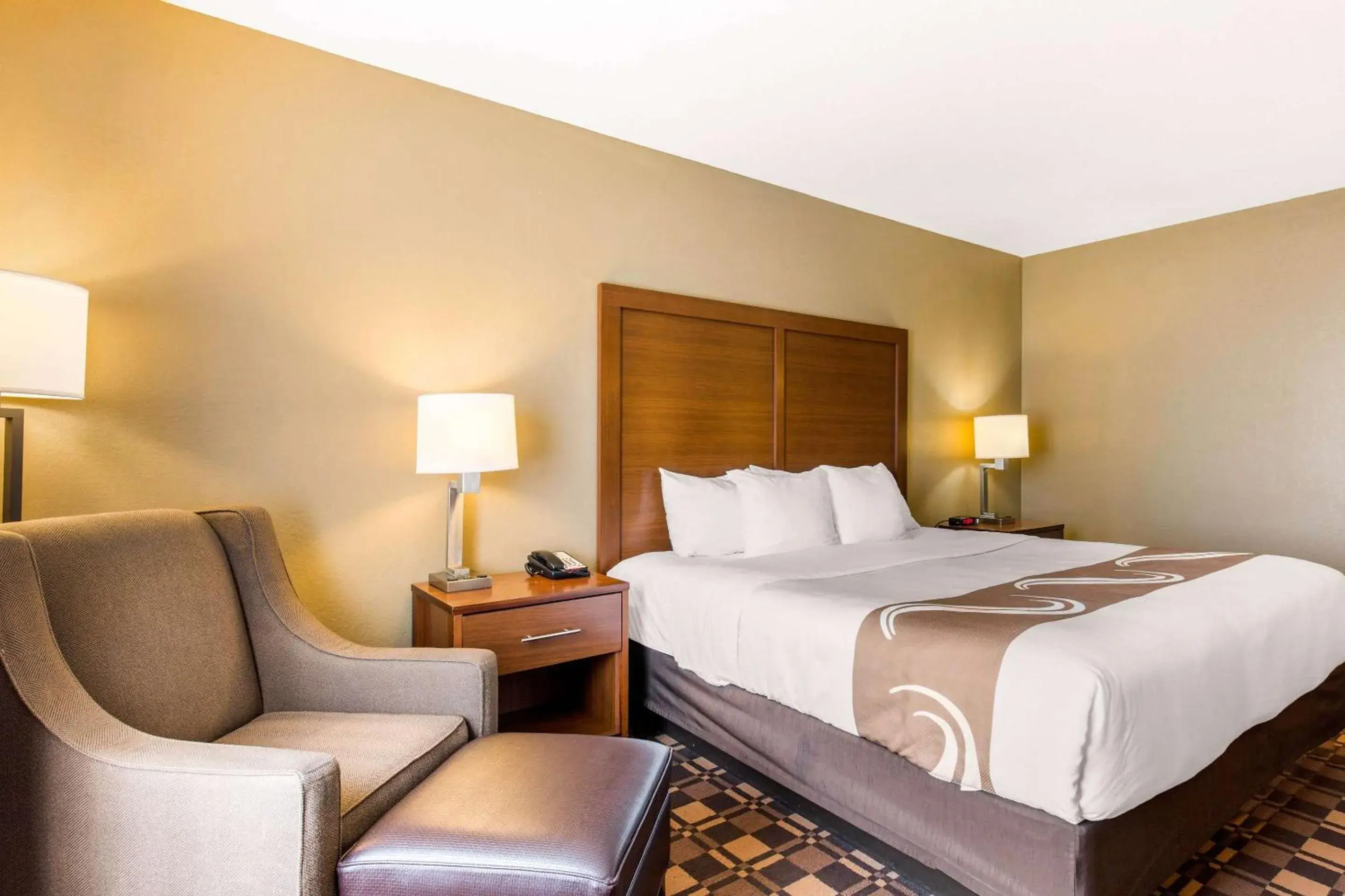 Bedroom, Bed in Quality Inn & Suites Georgetown - Seaford Bedroom, Bed in Quality Inn & Suites Georgetown - Seaford